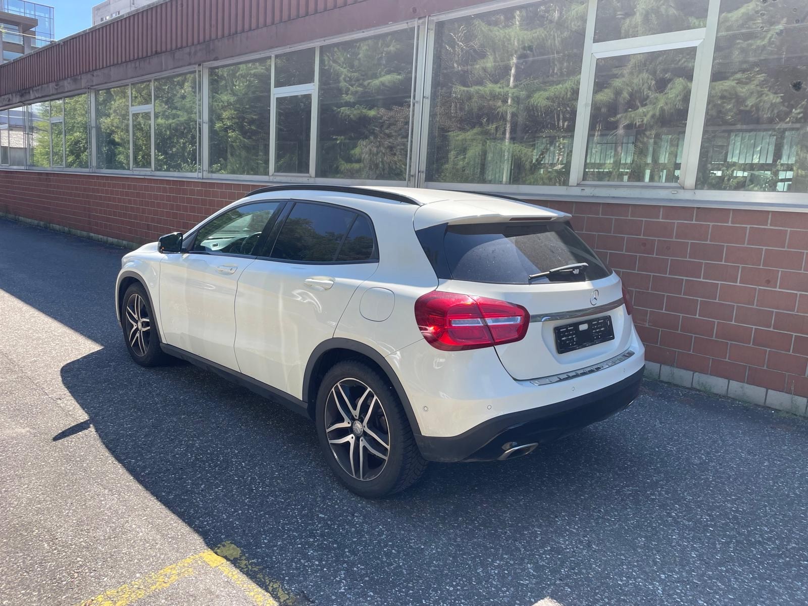 MERCEDES-BENZ GLA 200 Night Star 7G-DCT-image-8