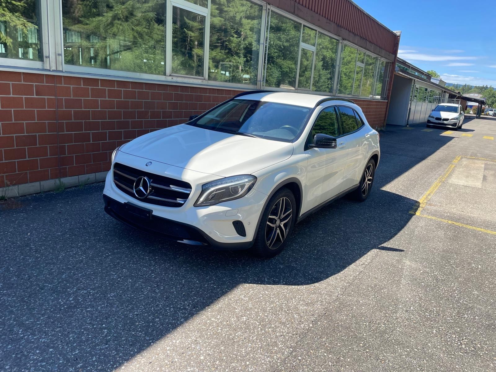 MERCEDES-BENZ GLA 200 Night Star 7G-DCT-image-1
