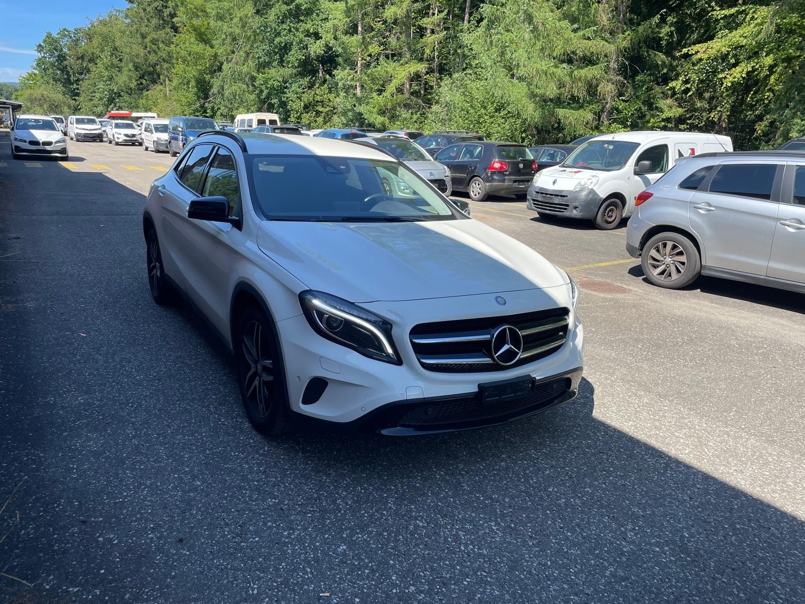 MERCEDES-BENZ GLA 200 Night Star 7G-DCT-image-2