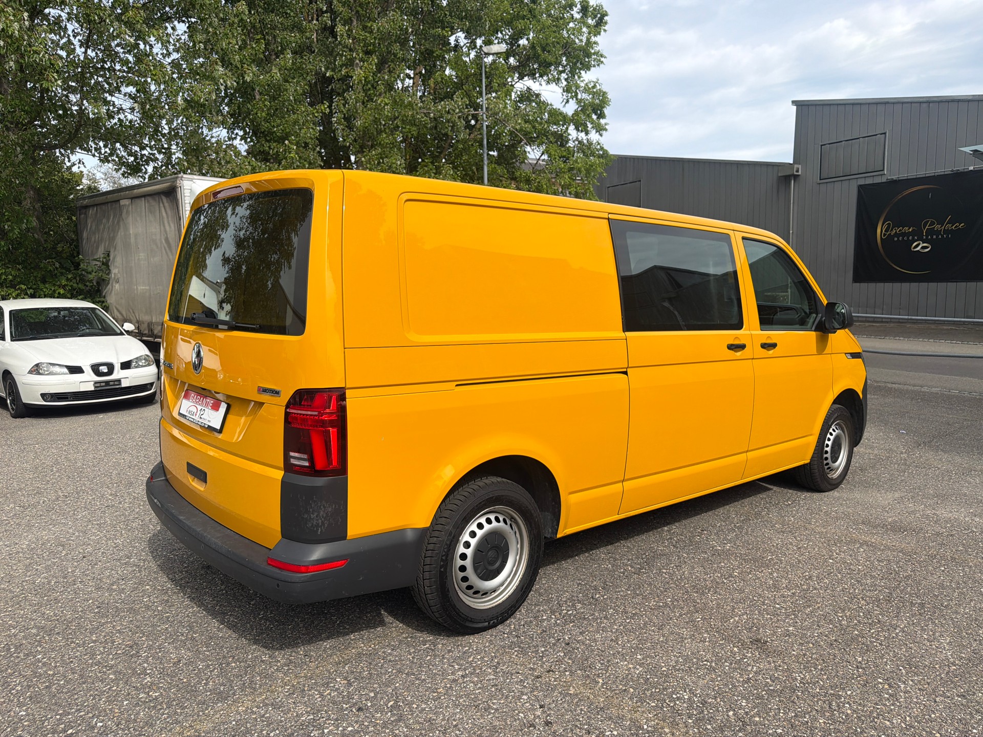 VW T6.1 2.0 TDI 4Motion DSG ** Navigation ** LED Scheinwerfer ** Klimaanlage ** PDC V&H ** RF-Kamera **-image-4