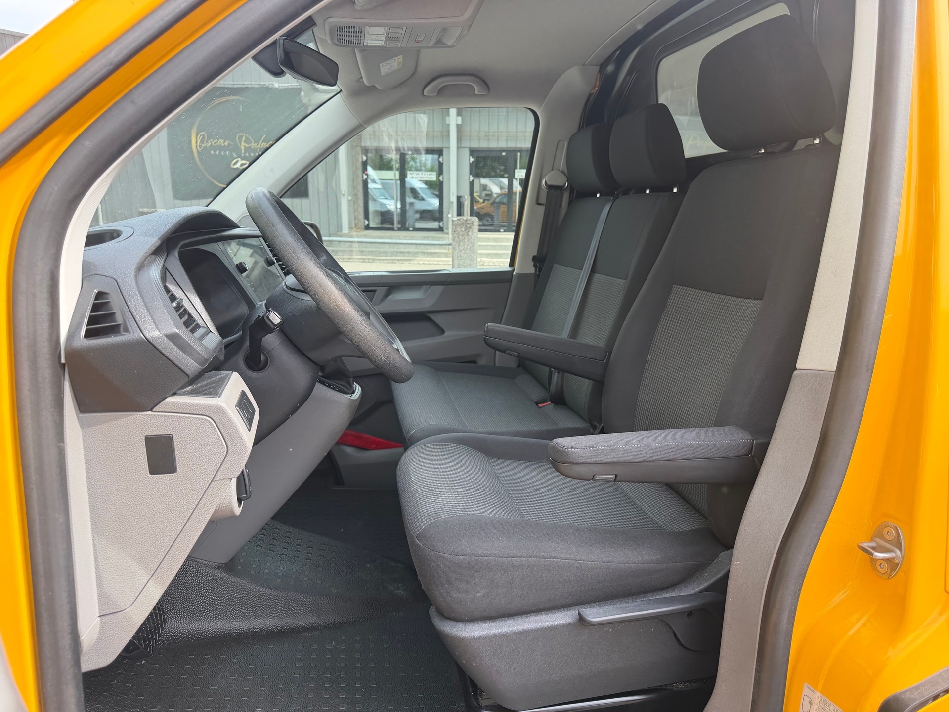 VW T6.1 2.0 TDI 4Motion DSG ** Navigation ** LED Scheinwerfer ** Klimaanlage ** PDC V&H ** RF-Kamera **-image-3