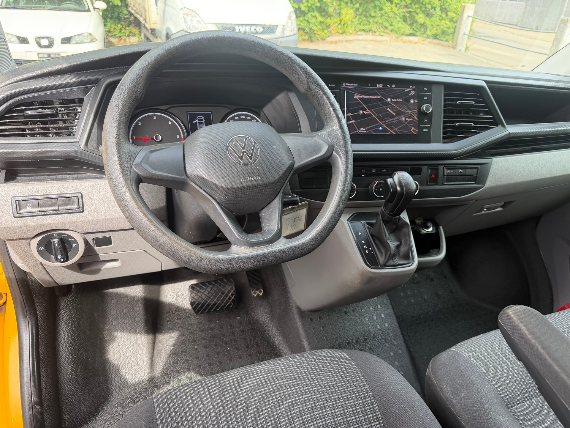 VW T6.1 2.0 TDI 4Motion DSG ** Navigation ** LED Scheinwerfer ** Klimaanlage ** PDC V&H ** RF-Kamera **-image-2