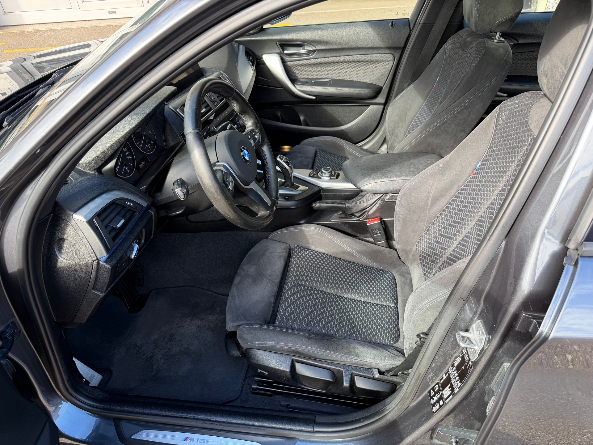 BMW M135i xDrive Steptronic-image-8