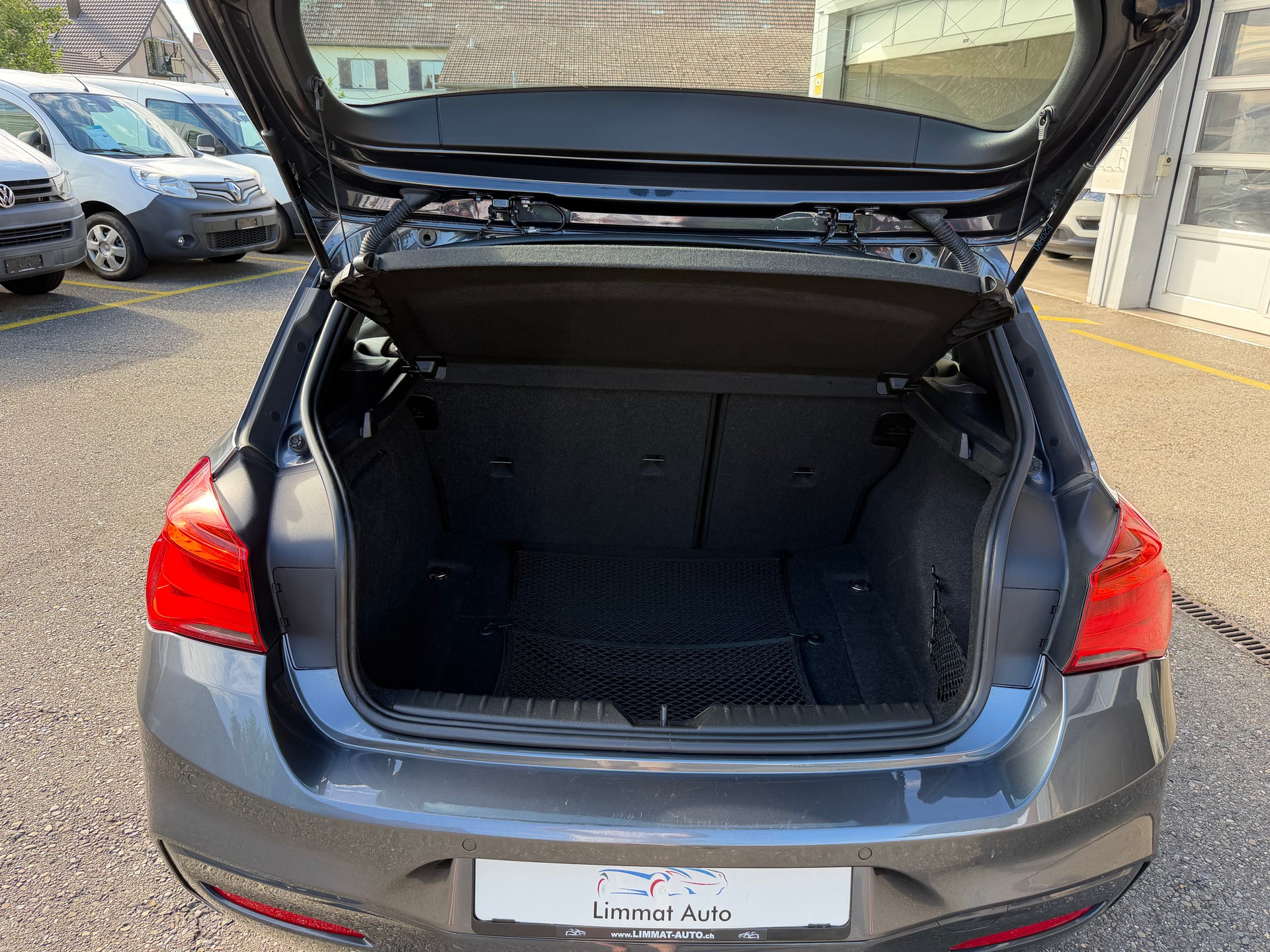 BMW M135i xDrive Steptronic-image-15