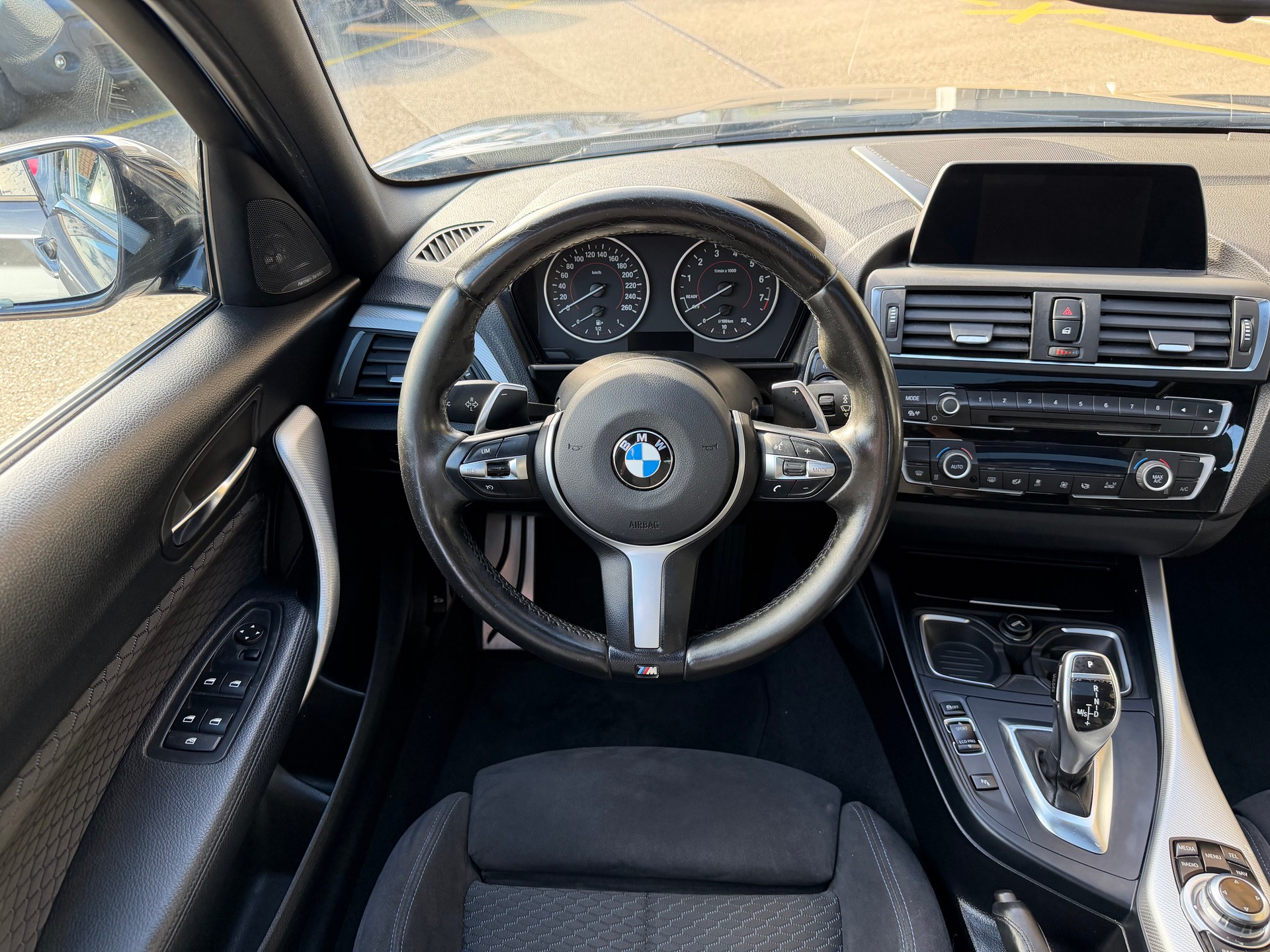BMW M135i xDrive Steptronic-image-10