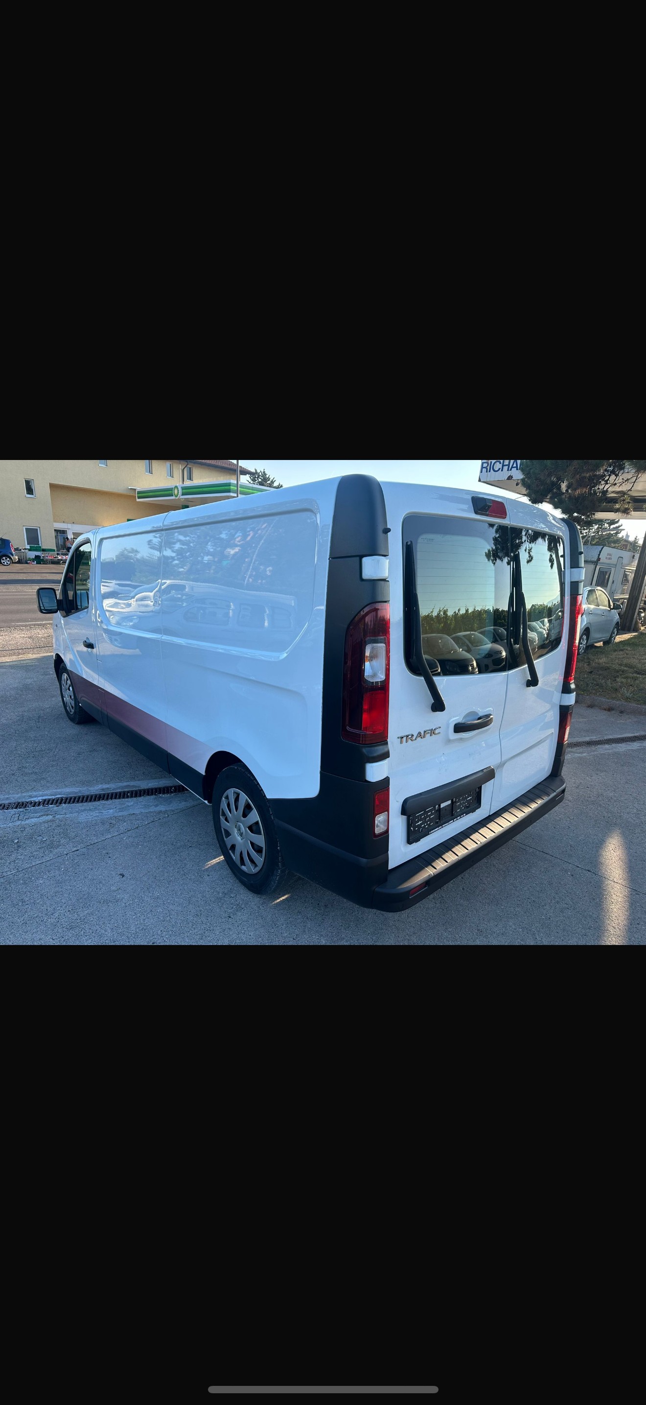 RENAULT Trafic 2.0 ENERGY dCi145 3.0t Business L2H1-image-6