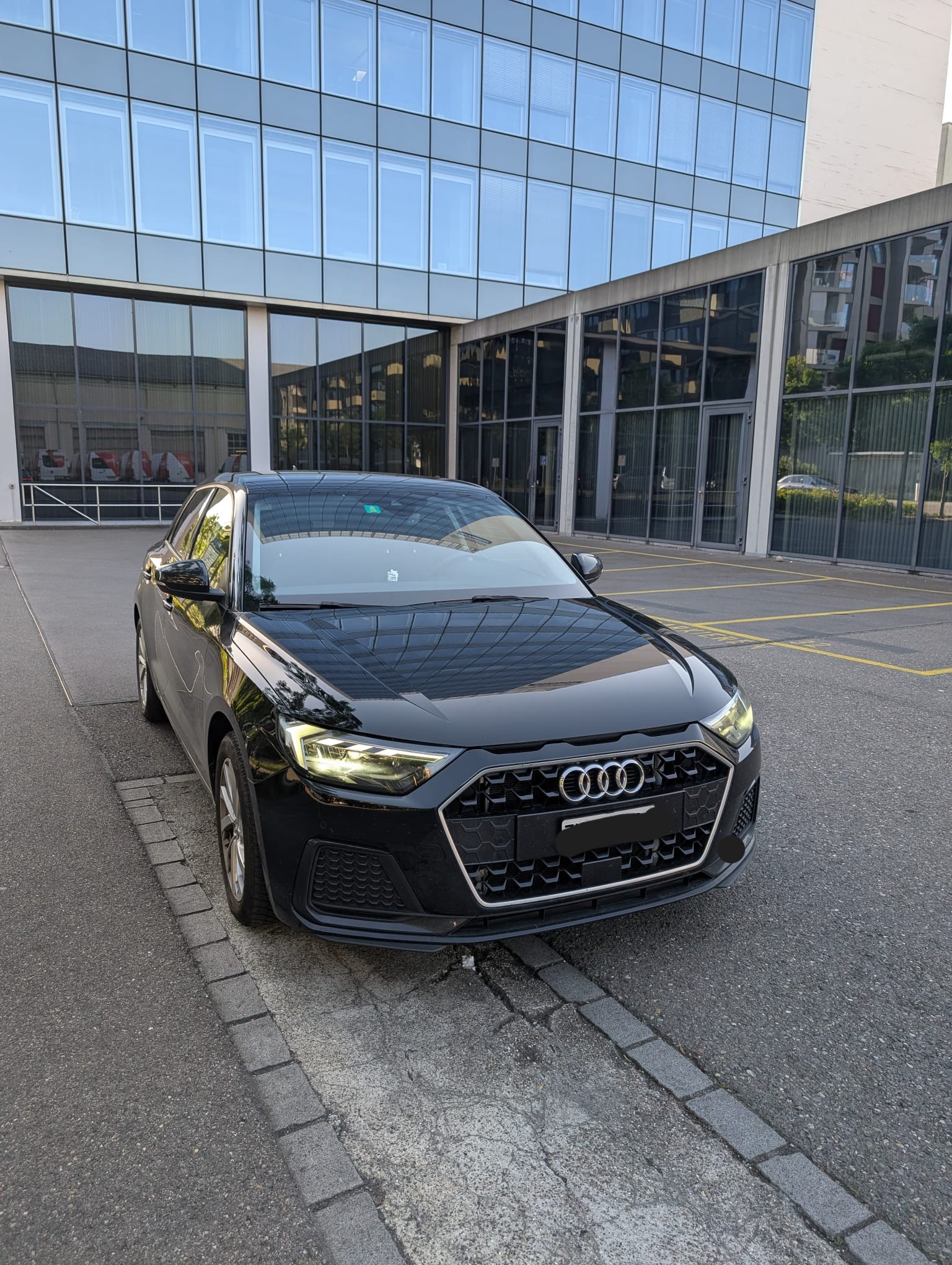 AUDI 1.0 30 TFSI Advanced S-Tronic-image-0