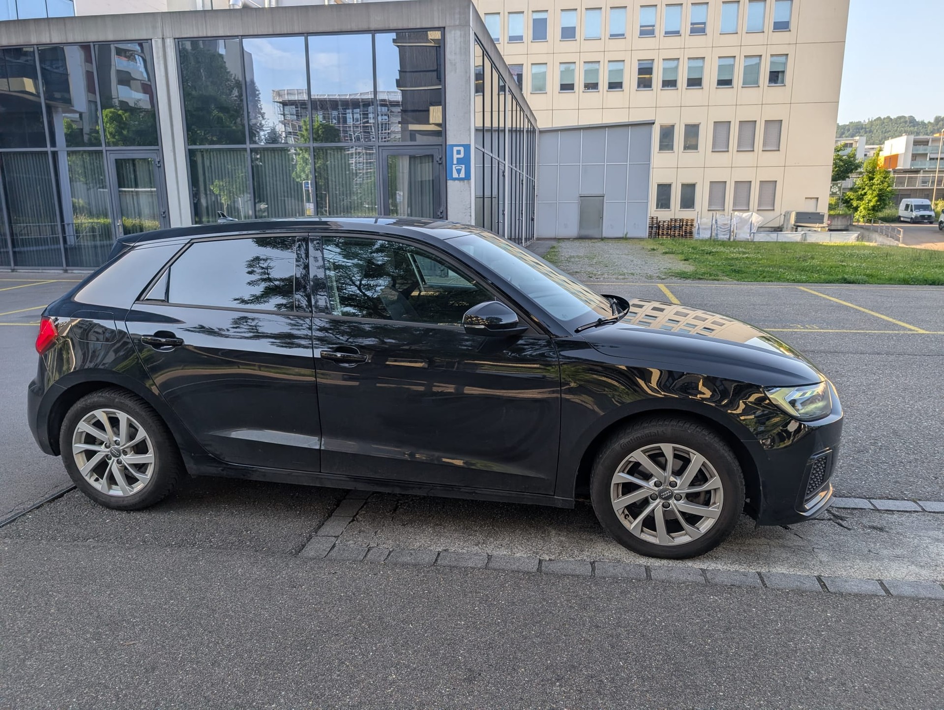 AUDI 1.0 30 TFSI Advanced S-Tronic-image-3