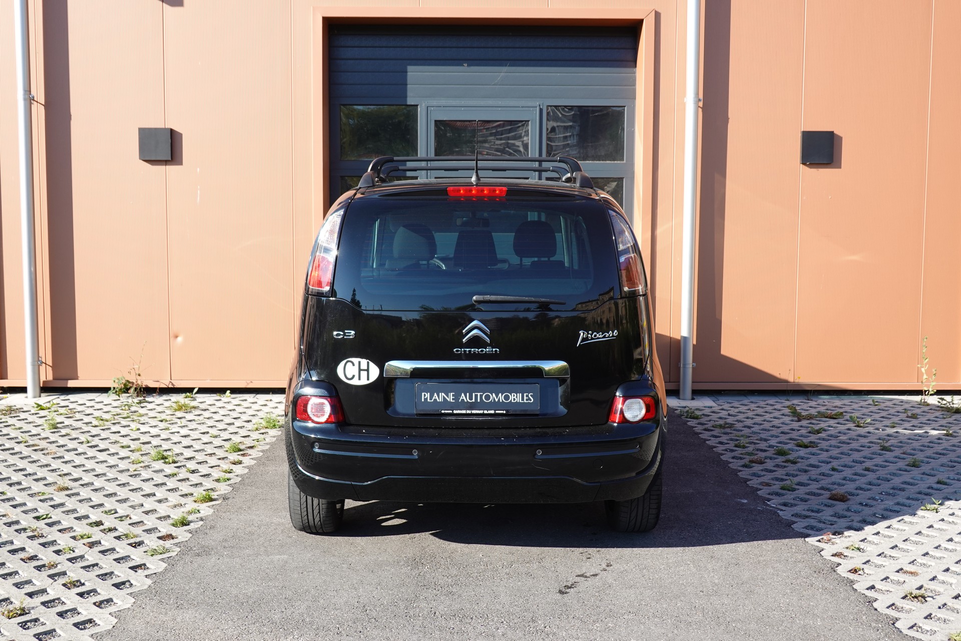 CITROEN C3 Picasso 1.2 Pure Tech " * Véhicule CH * 8 Roues * Régulateur de vitesse * capteur stationnement * intérieur tissus *"-image-8