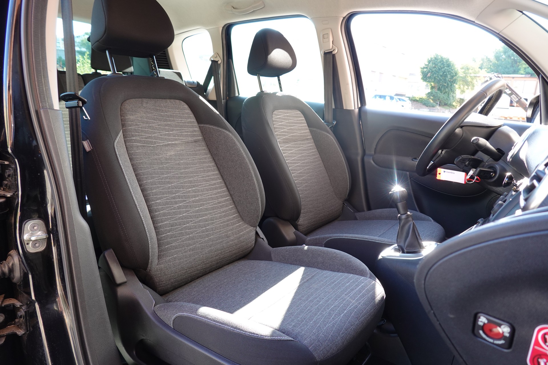 CITROEN C3 Picasso 1.2 Pure Tech " * Véhicule CH * 8 Roues * Régulateur de vitesse * capteur stationnement * intérieur tissus *"-image-16
