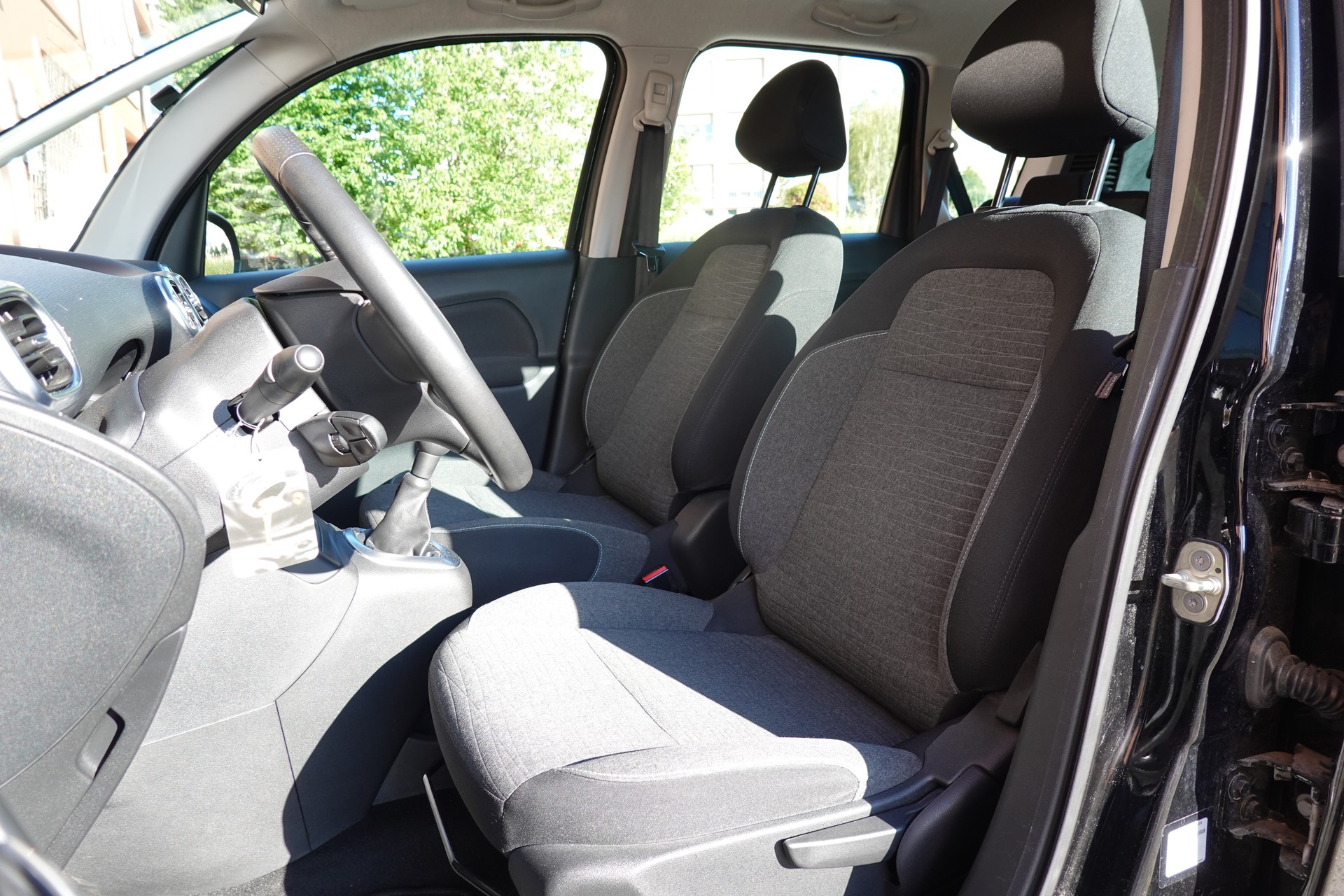 CITROEN C3 Picasso 1.2 Pure Tech " * Véhicule CH * 8 Roues * Régulateur de vitesse * capteur stationnement * intérieur tissus *"-image-15