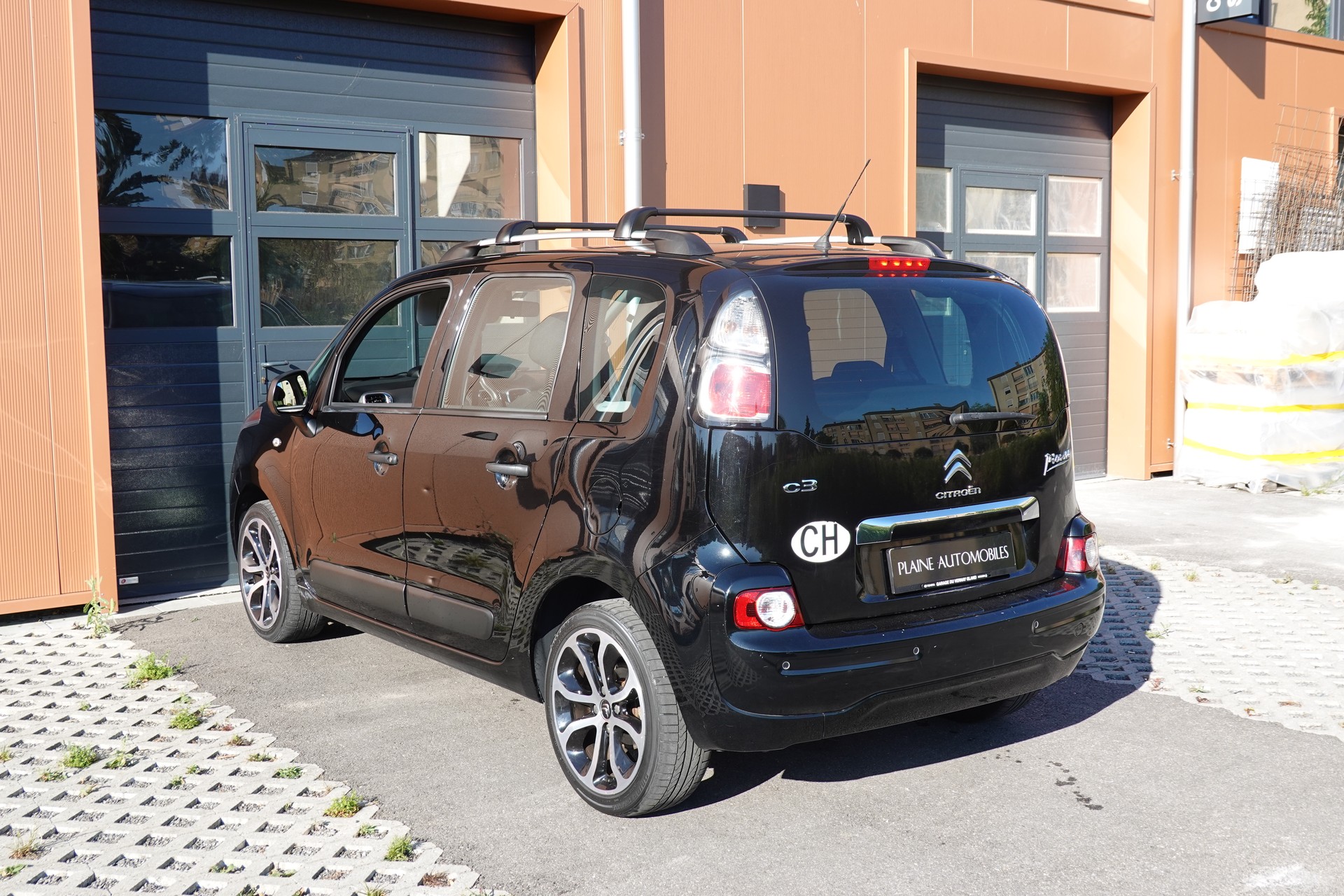 CITROEN C3 Picasso 1.2 Pure Tech " * Véhicule CH * 8 Roues * Régulateur de vitesse * capteur stationnement * intérieur tissus *"-image-9