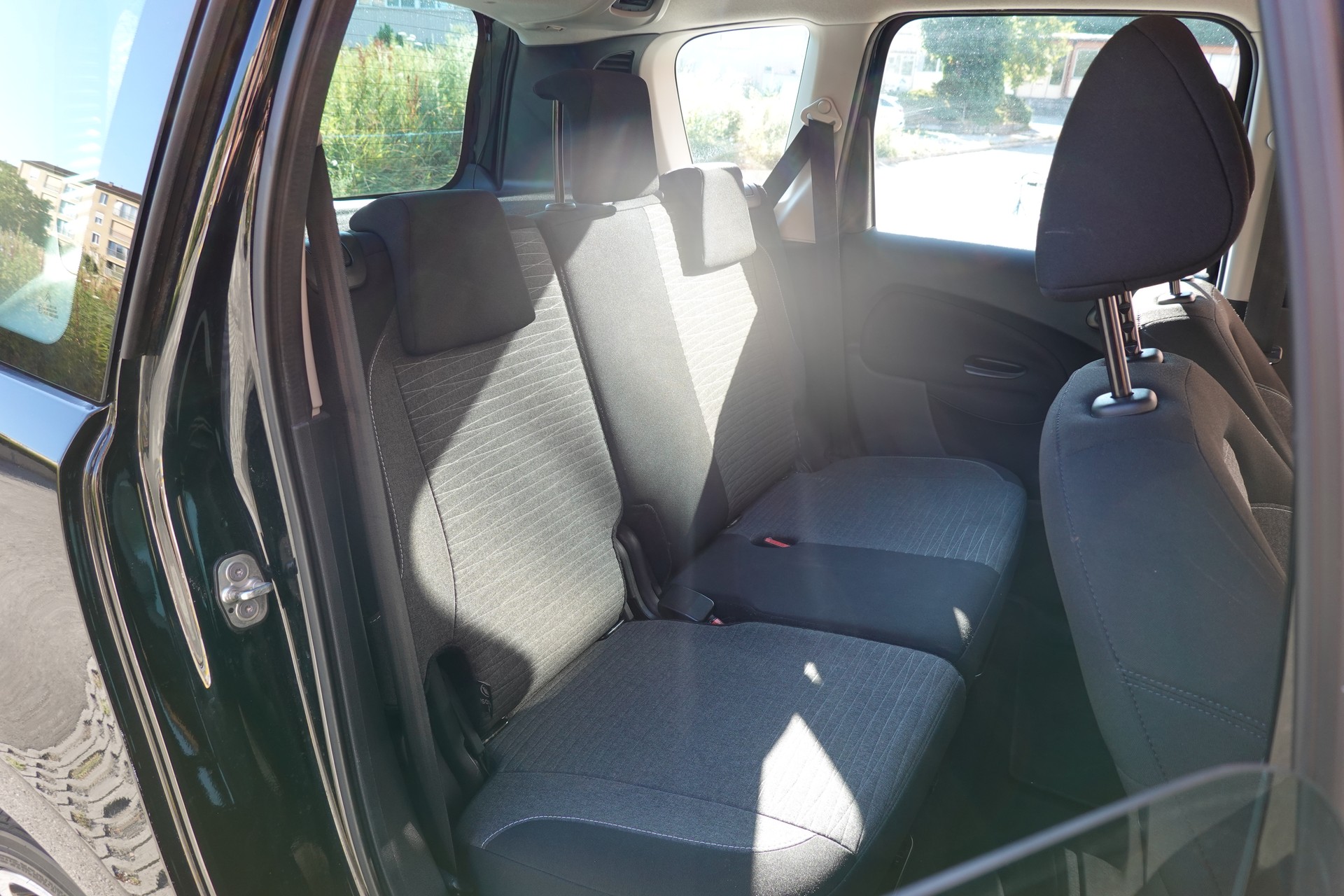 CITROEN C3 Picasso 1.2 Pure Tech " * Véhicule CH * 8 Roues * Régulateur de vitesse * capteur stationnement * intérieur tissus *"-image-17
