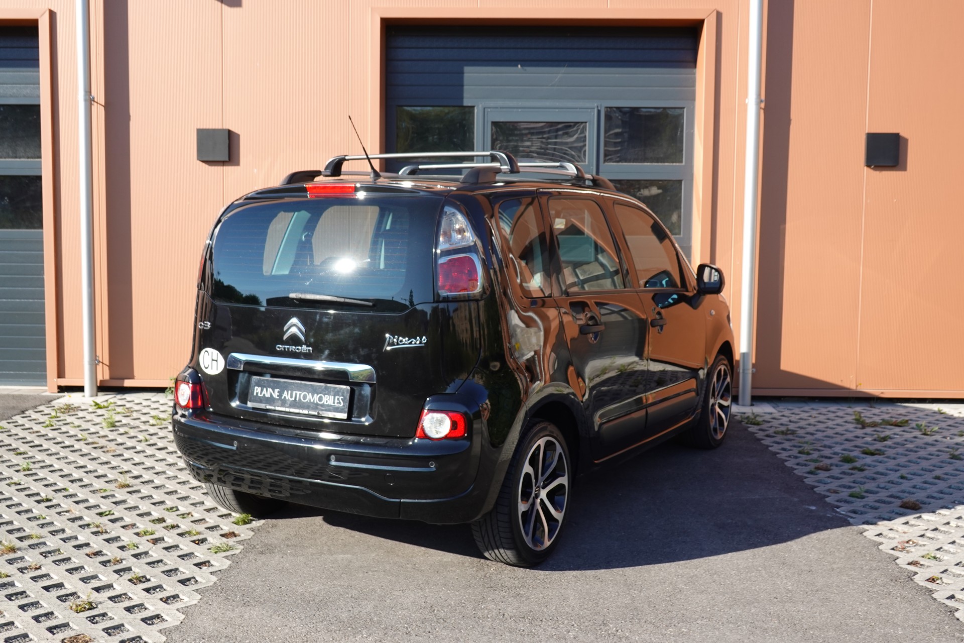 CITROEN C3 Picasso 1.2 Pure Tech " * Véhicule CH * 8 Roues * Régulateur de vitesse * capteur stationnement * intérieur tissus *"-image-7