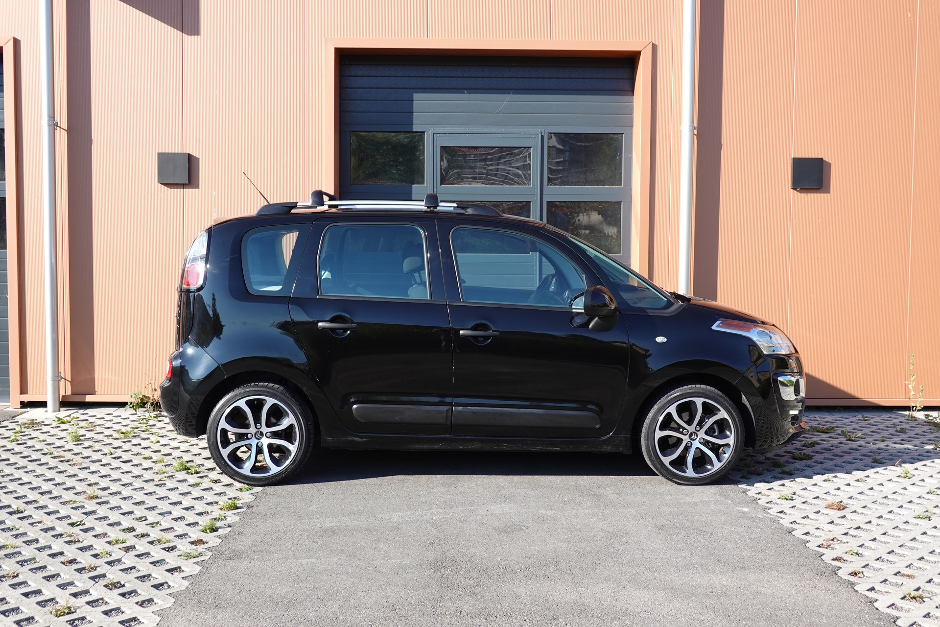 CITROEN C3 Picasso 1.2 Pure Tech " * Véhicule CH * 8 Roues * Régulateur de vitesse * capteur stationnement * intérieur tissus *"-showroom-element-3