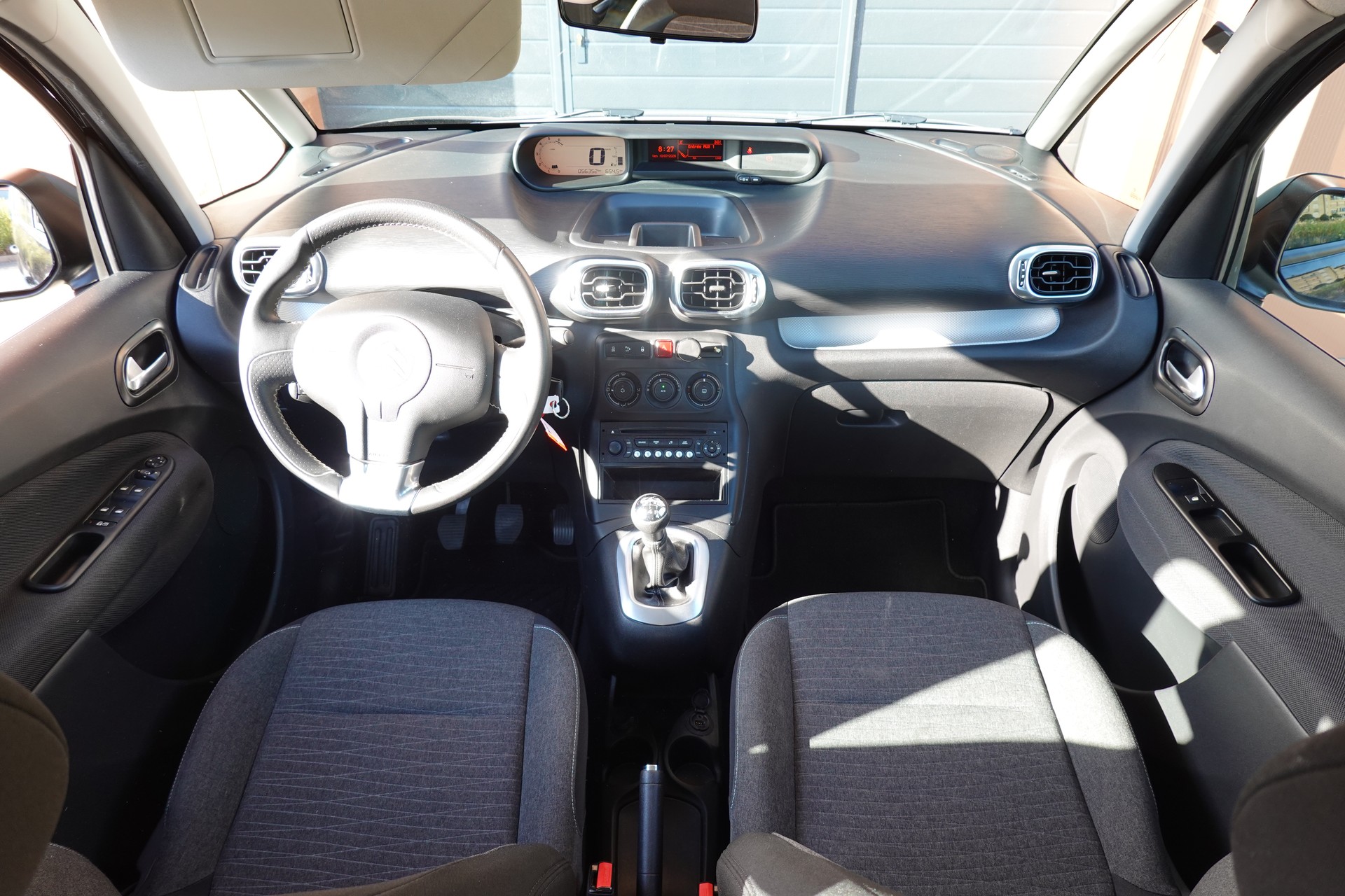 CITROEN C3 Picasso 1.2 Pure Tech " * Véhicule CH * 8 Roues * Régulateur de vitesse * capteur stationnement * intérieur tissus *"-image-10