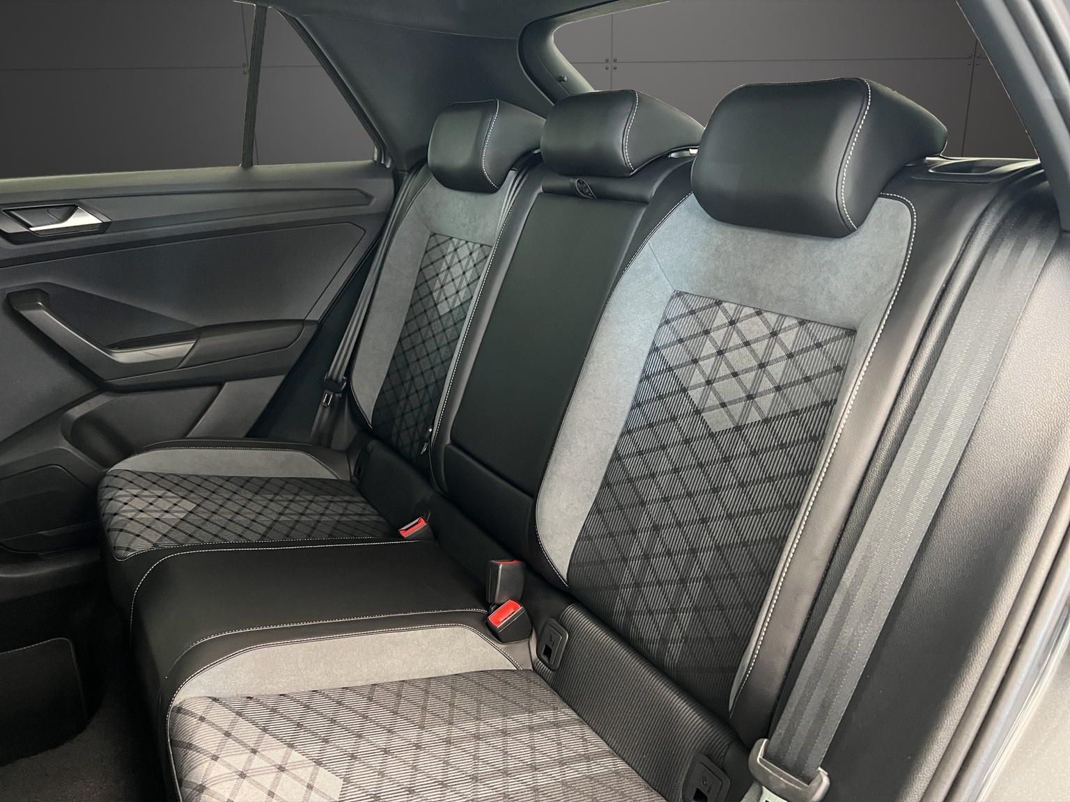 VW T-Roc 1.5 TSI EVO R-Line DSG-image-8