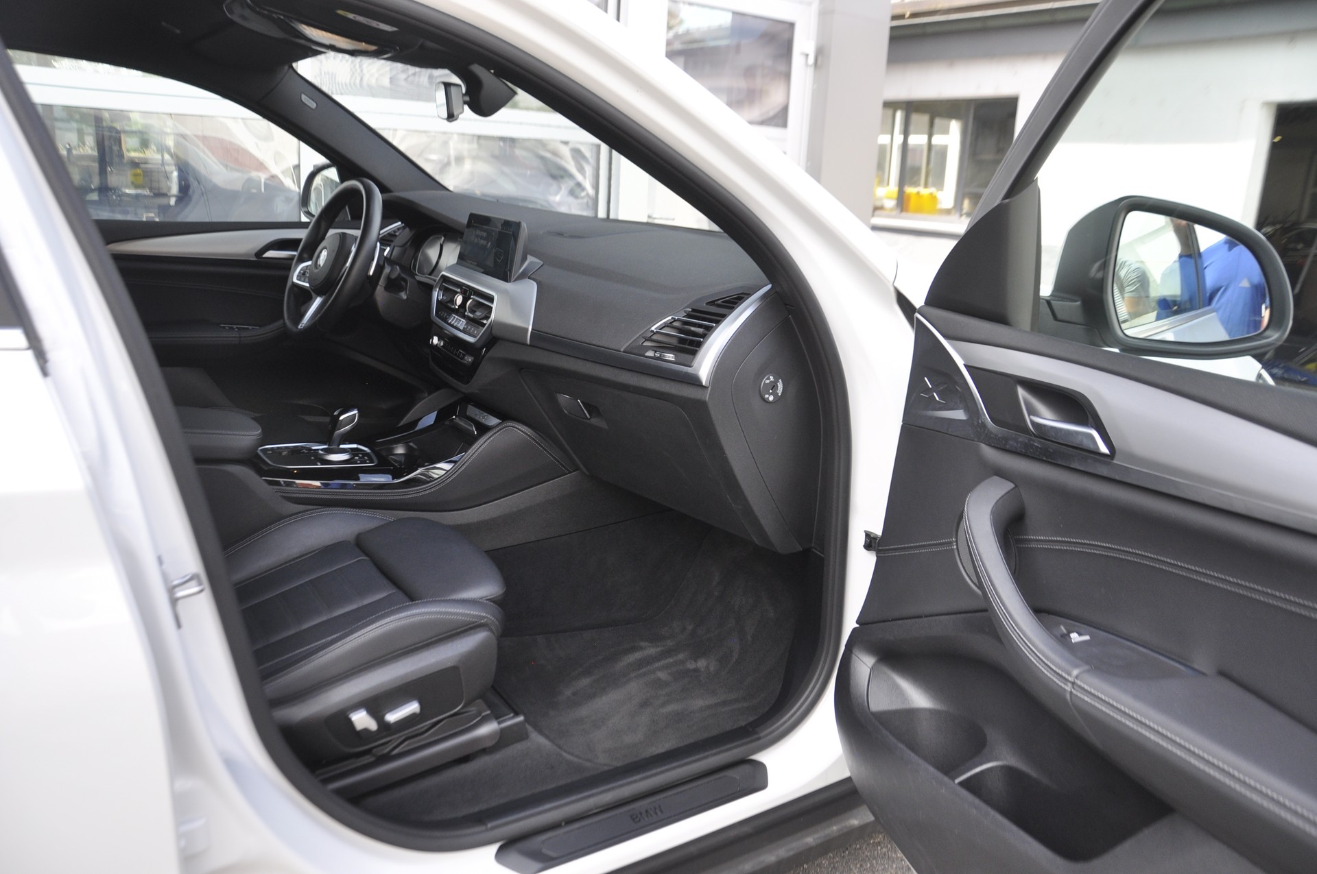 BMW X4 xDrive 48V 30d Steptronic I Anhängerkupplung-image-6