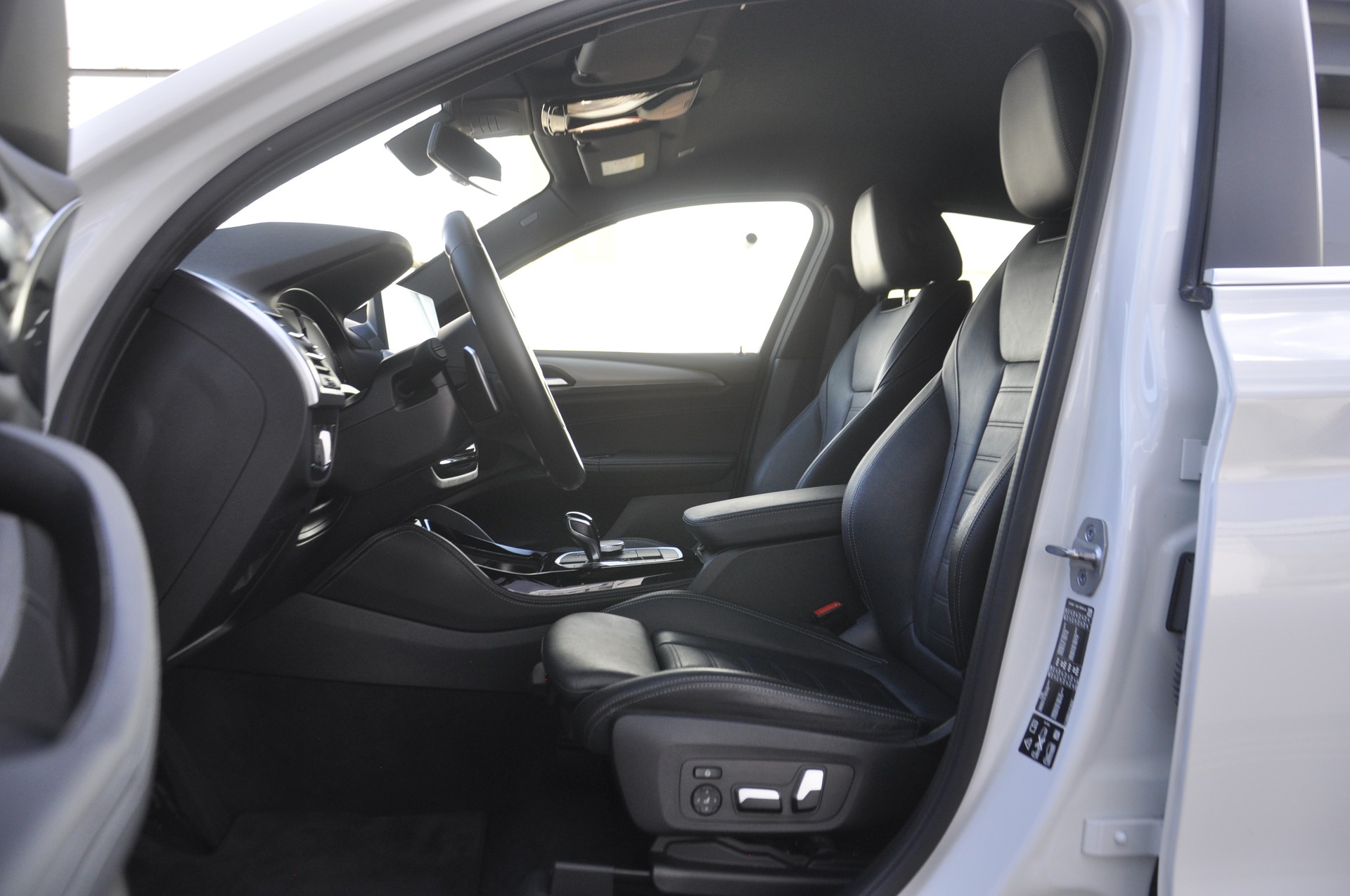 BMW X4 xDrive 48V 30d Steptronic I Anhängerkupplung-image-4