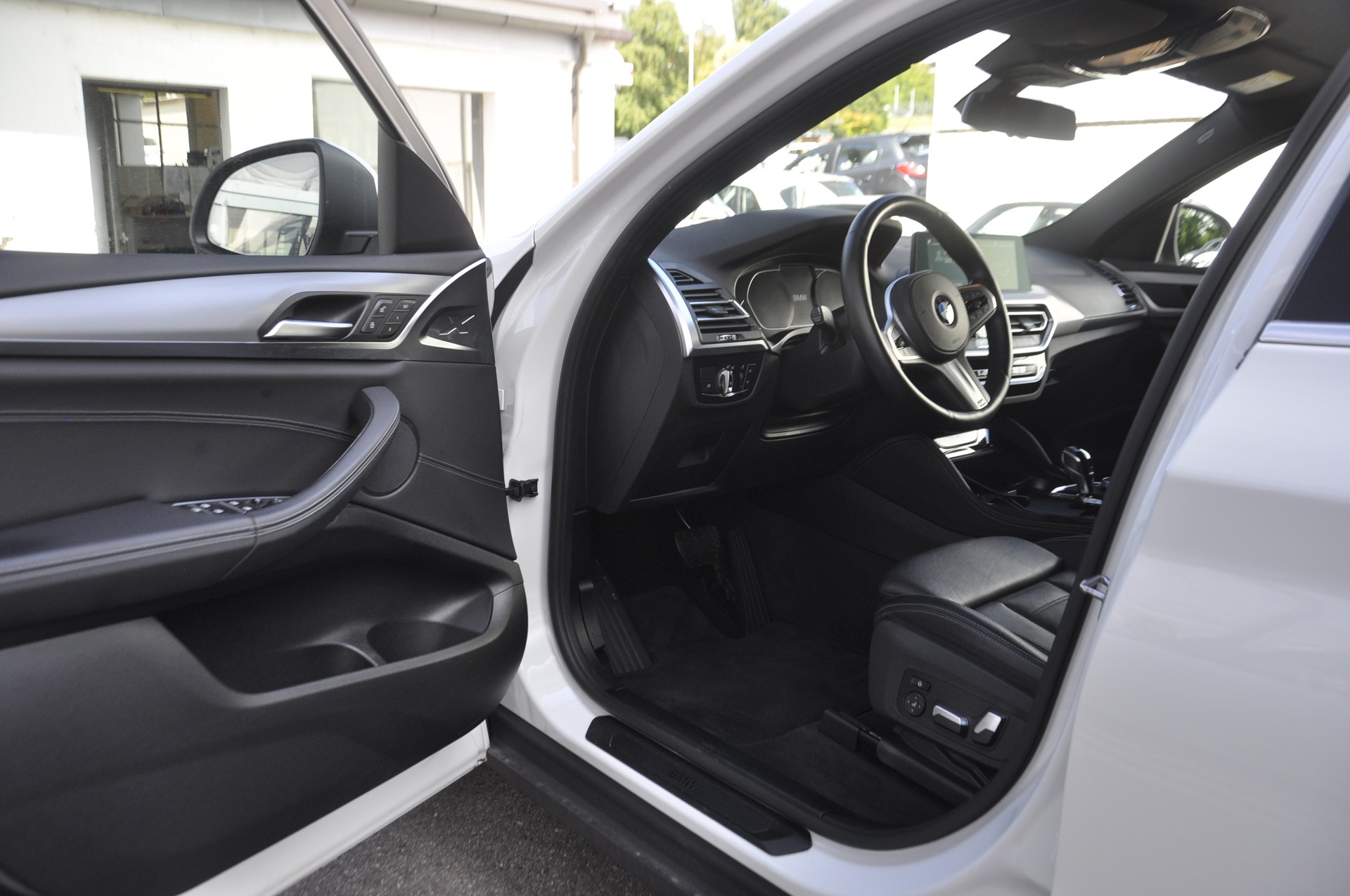 BMW X4 xDrive 48V 30d Steptronic I Anhängerkupplung-image-3