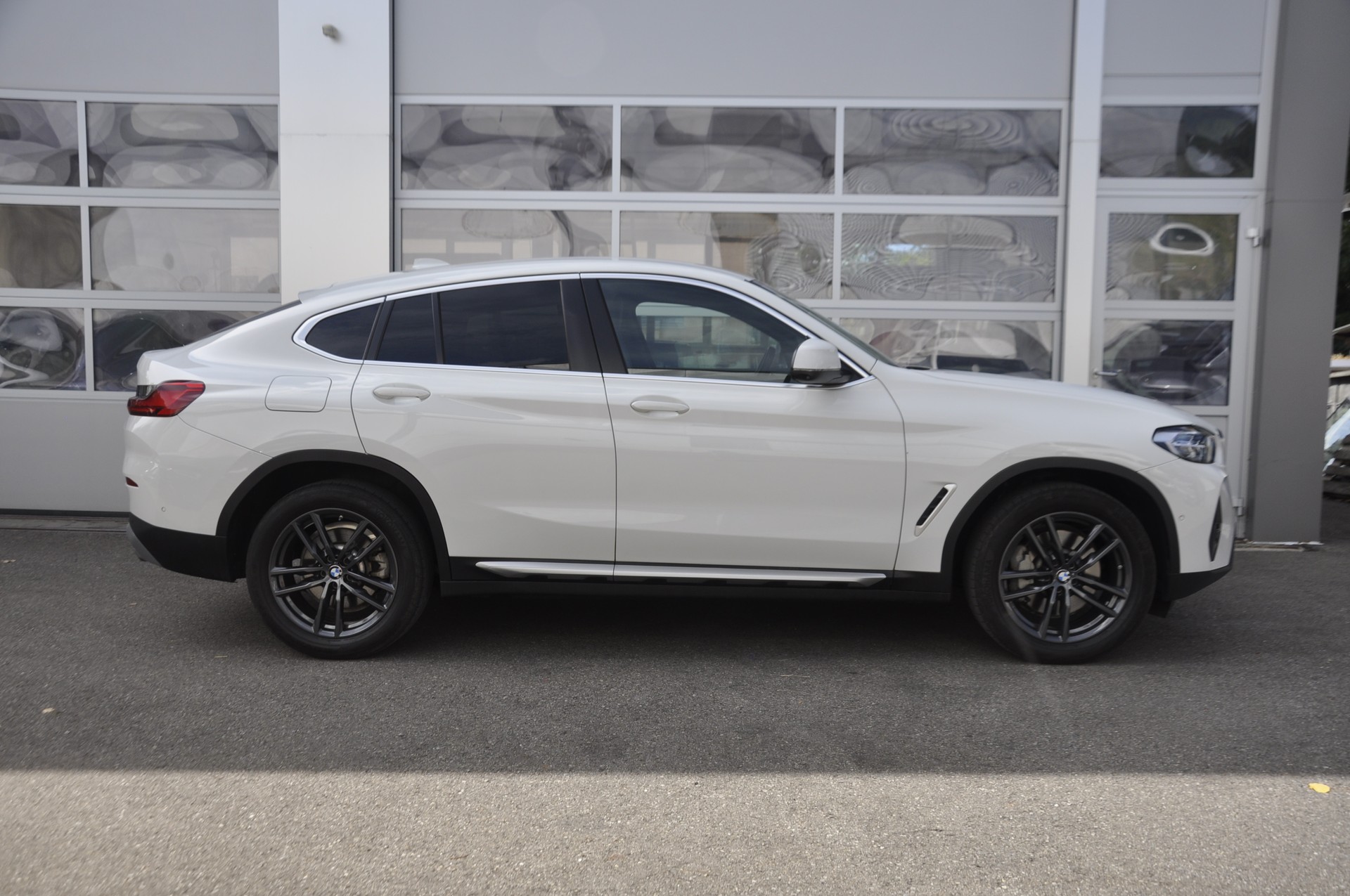 BMW X4 xDrive 48V 30d Steptronic I Anhängerkupplung-image-1