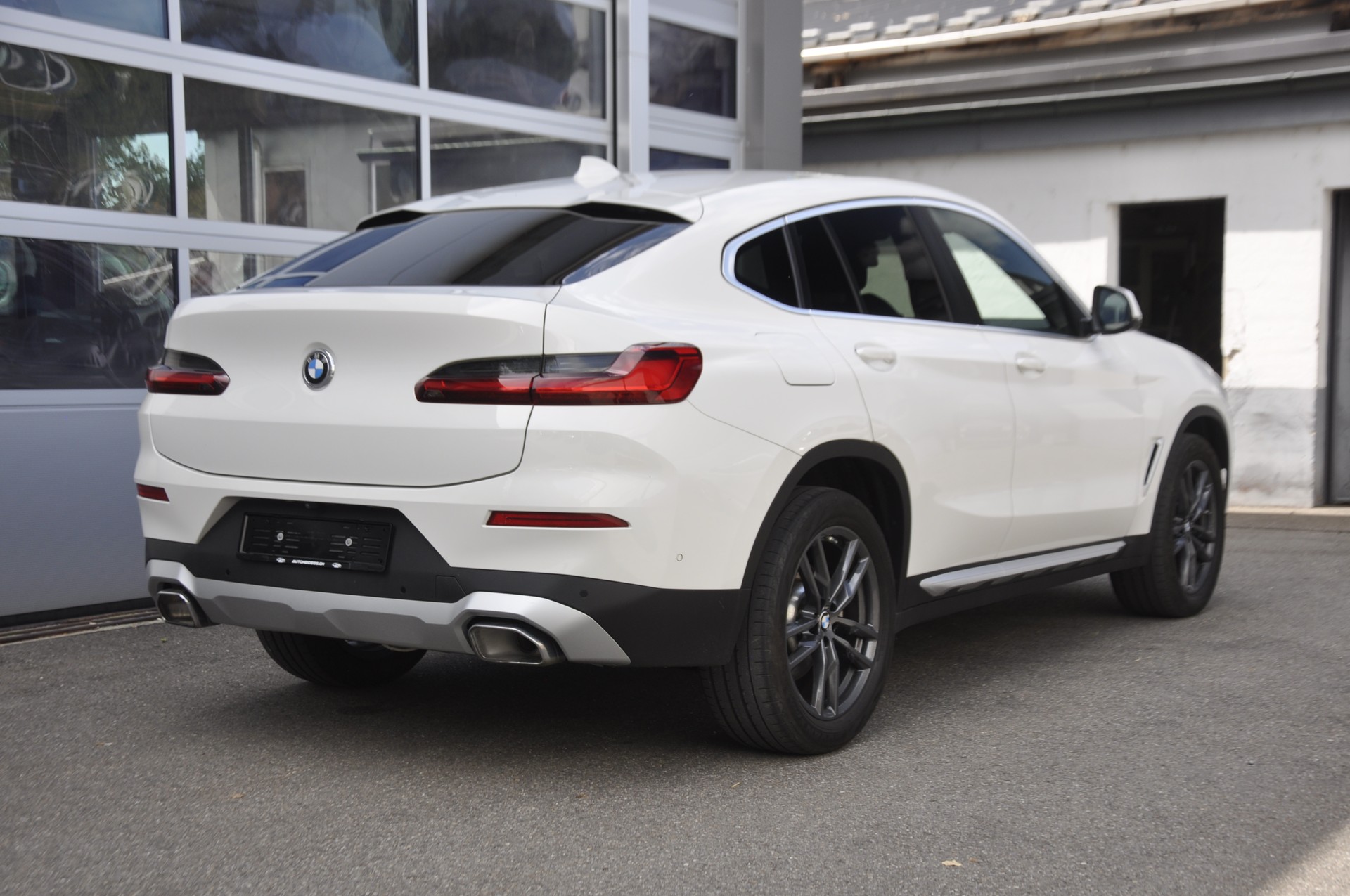 BMW X4 xDrive 48V 30d Steptronic I Anhängerkupplung-image-2