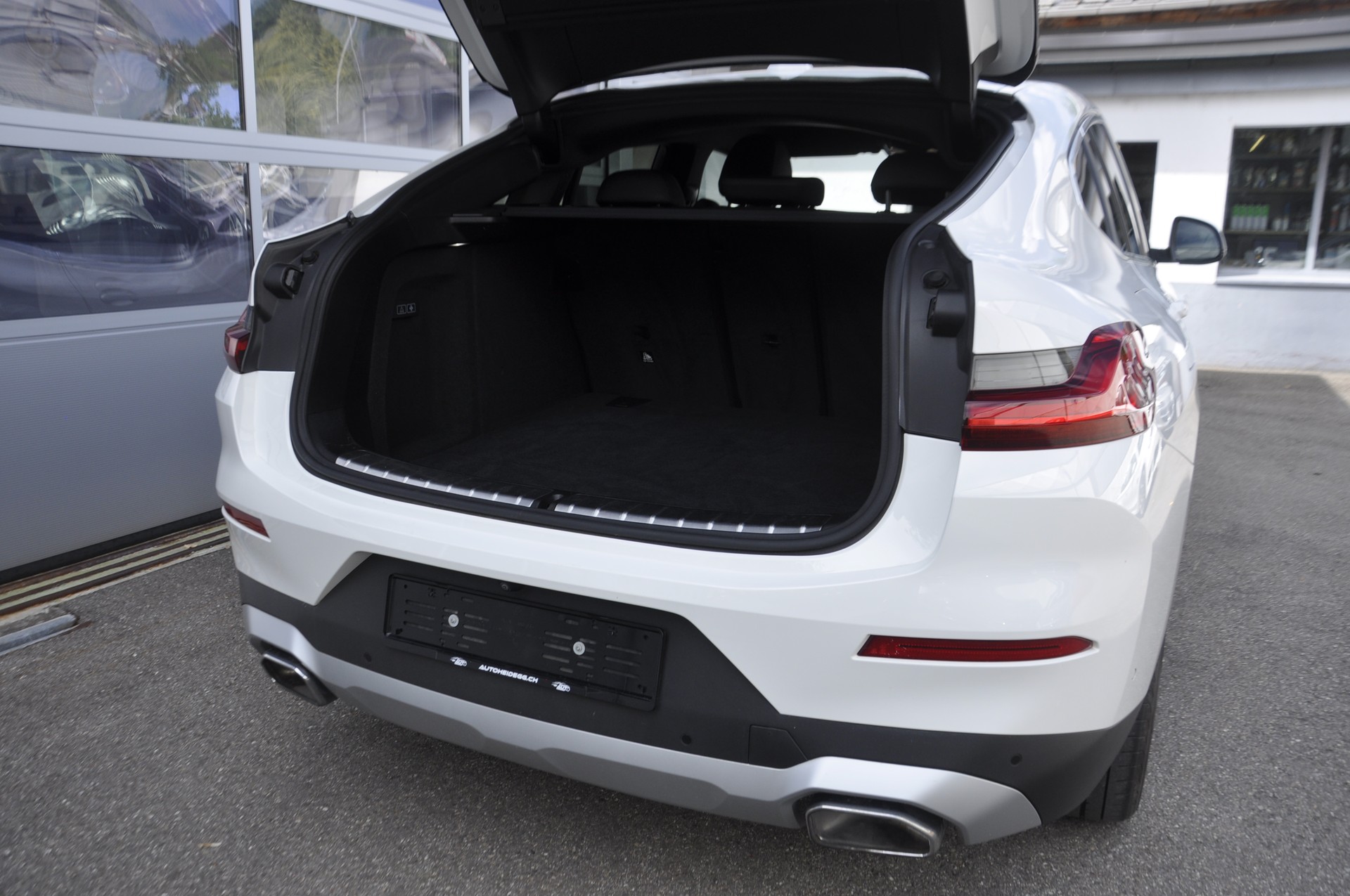 BMW X4 xDrive 48V 30d Steptronic I Anhängerkupplung-image-14