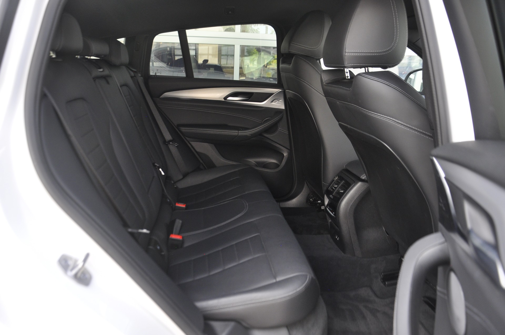 BMW X4 xDrive 48V 30d Steptronic I Anhängerkupplung-image-8