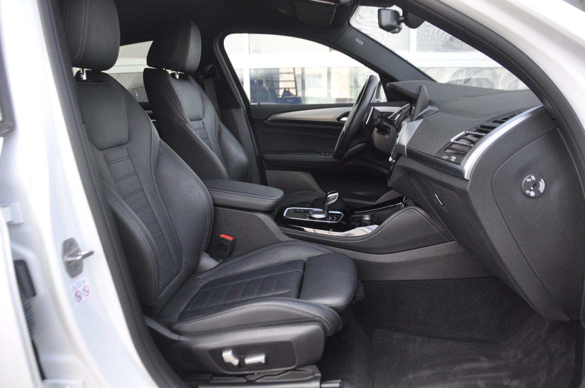 BMW X4 xDrive 48V 30d Steptronic I Anhängerkupplung-image-7