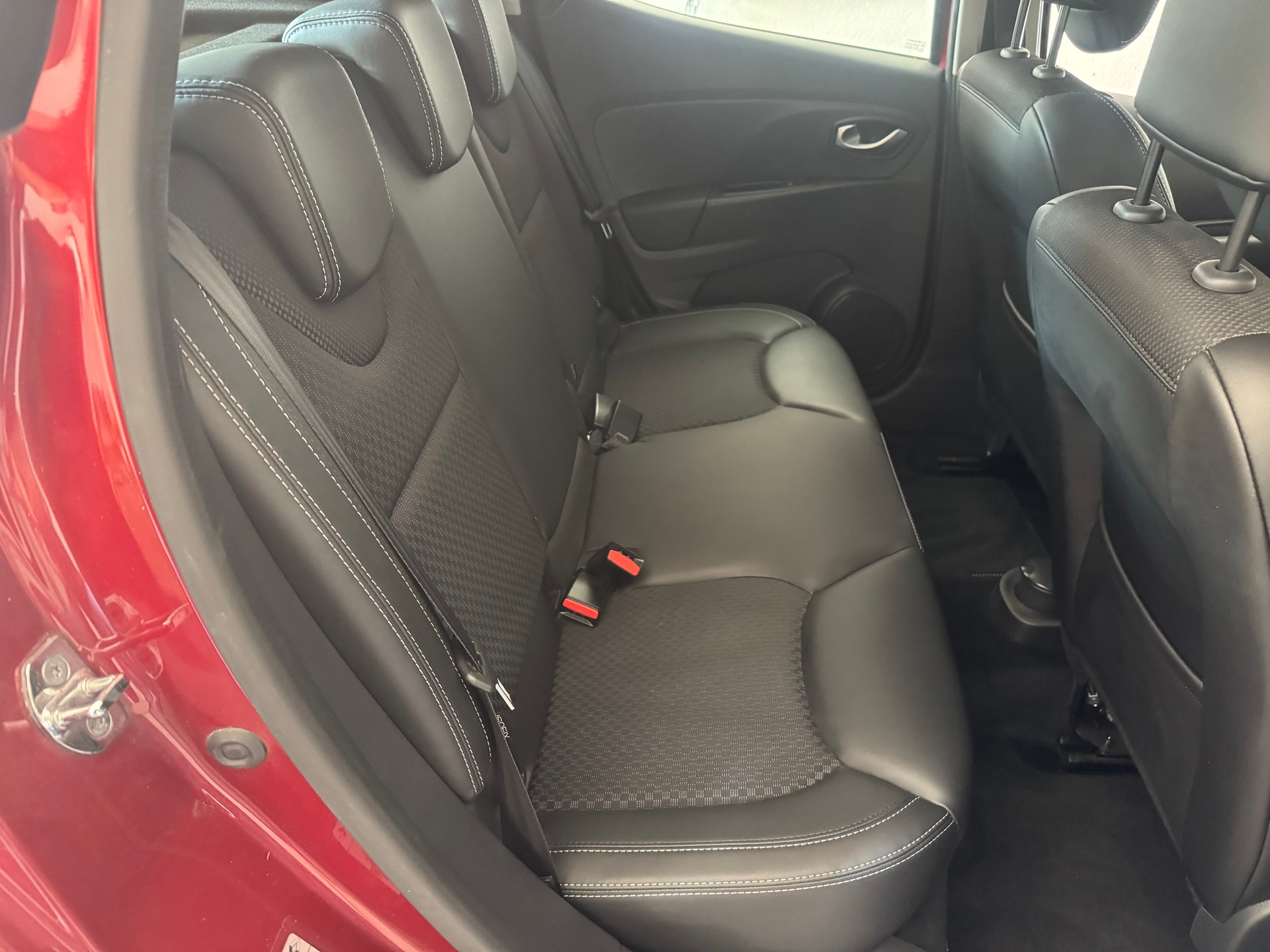 RENAULT Clio 1.2 16V T Initiale Paris EDC-image-8