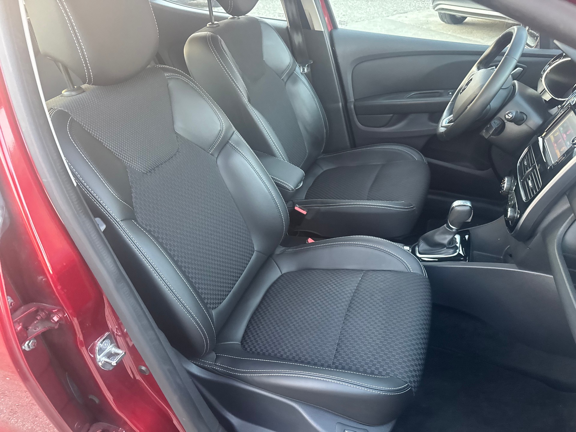 RENAULT Clio 1.2 16V T Initiale Paris EDC-image-5