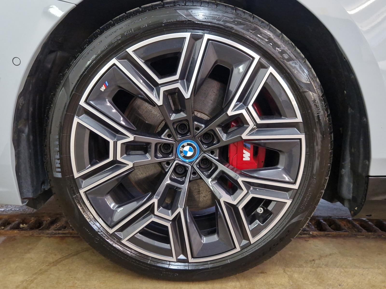 BMW i5 M60 xDrive Touring-image-23