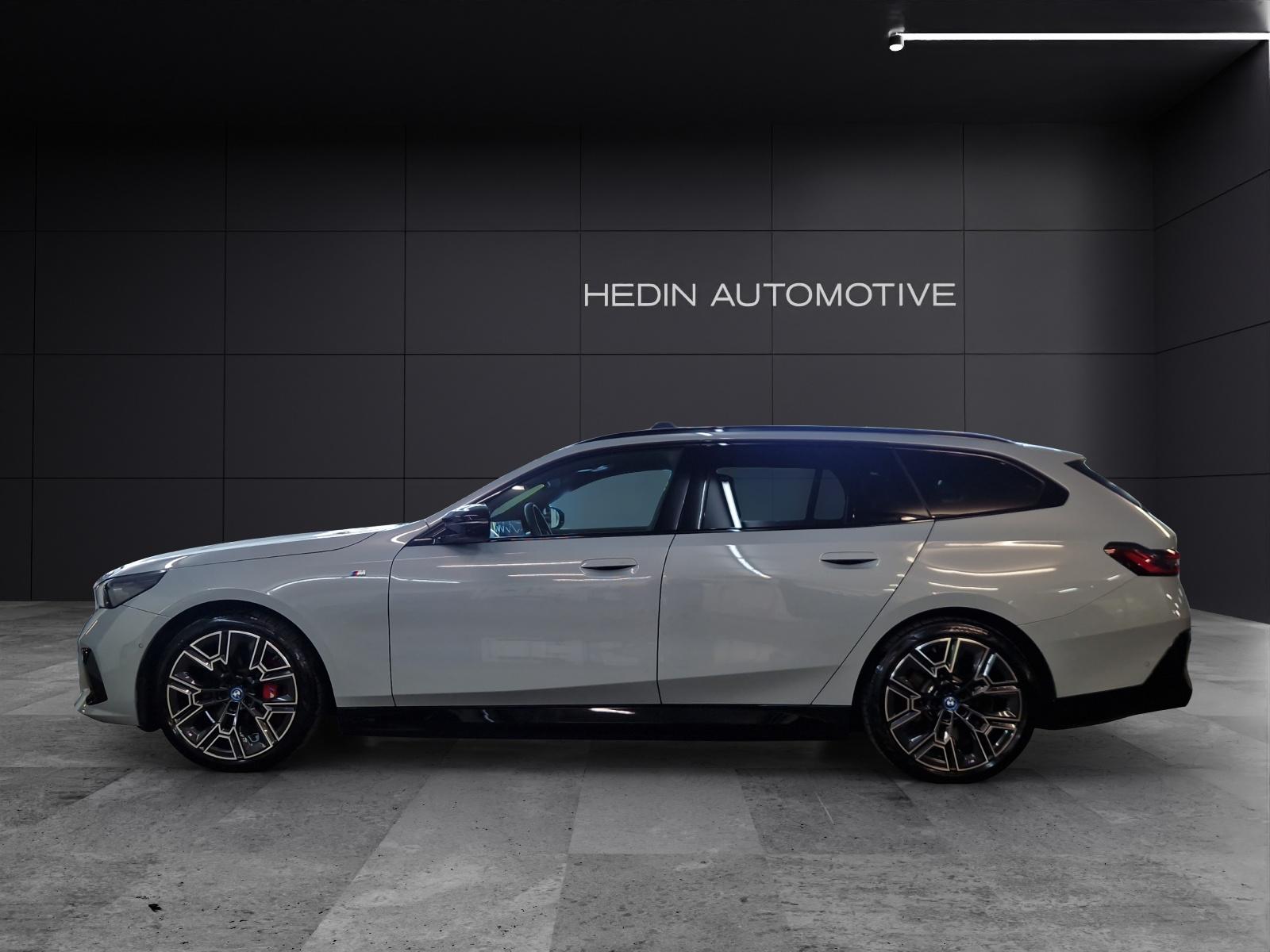 BMW i5 M60 xDrive Touring-image-1