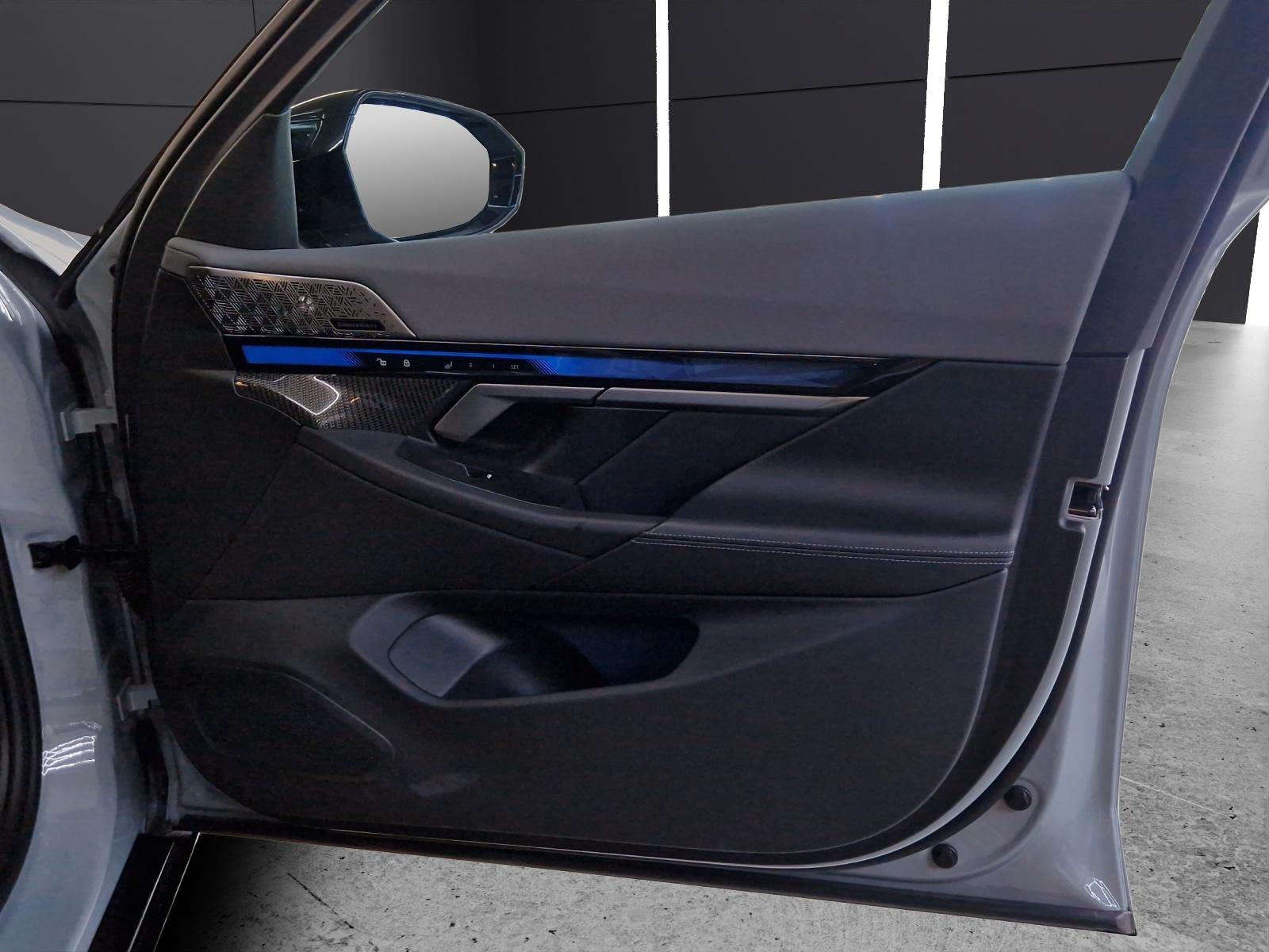 BMW i5 M60 xDrive Touring-image-15