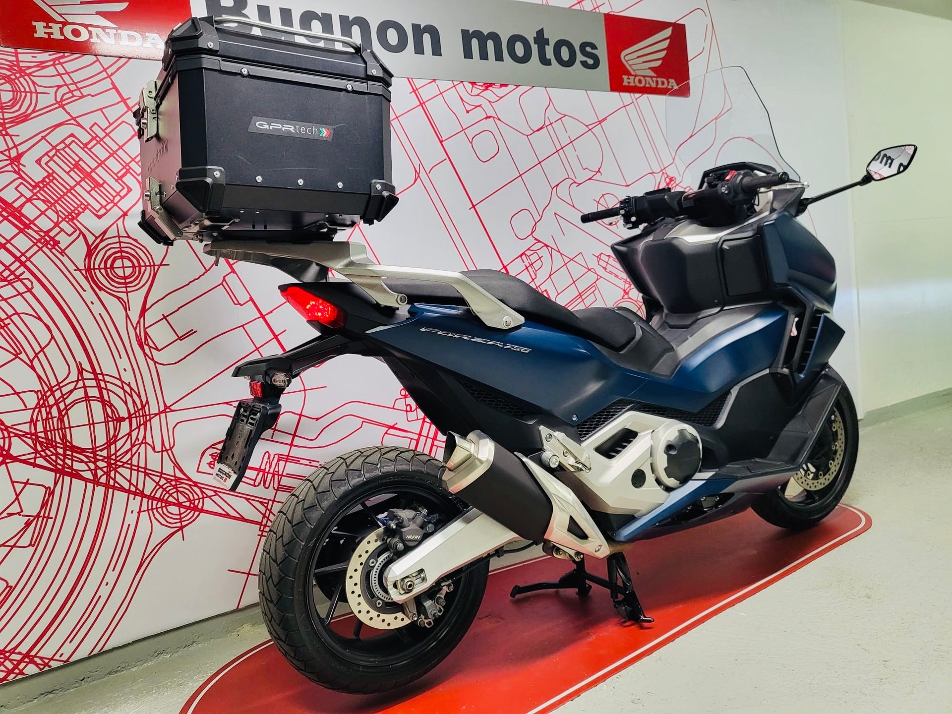 HONDA NSS 750-showroom-element-2