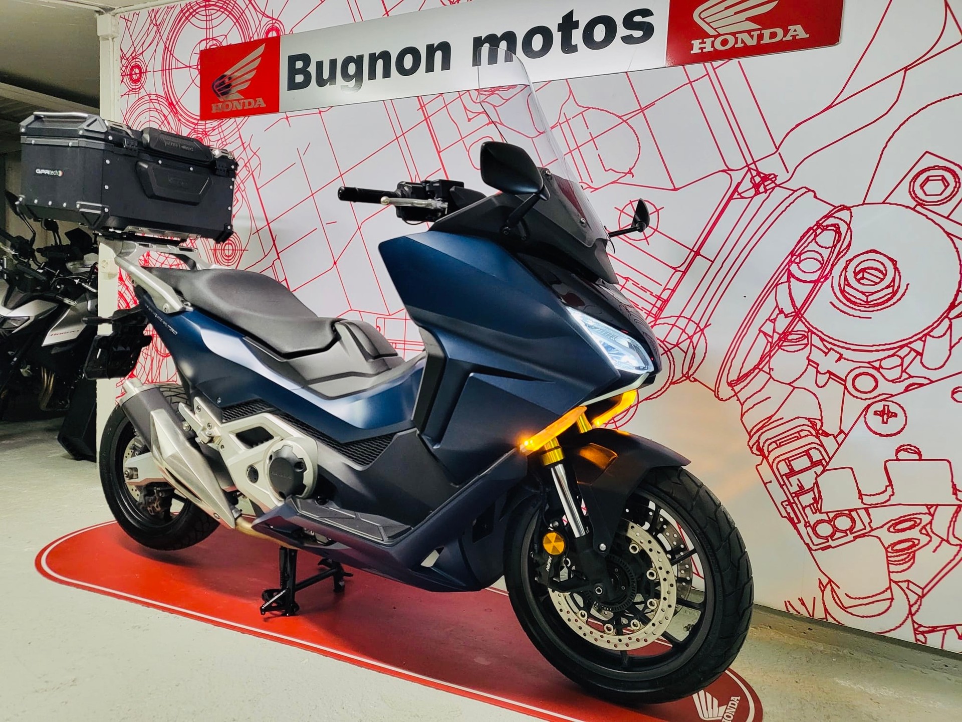 HONDA NSS 750-showroom-element-1