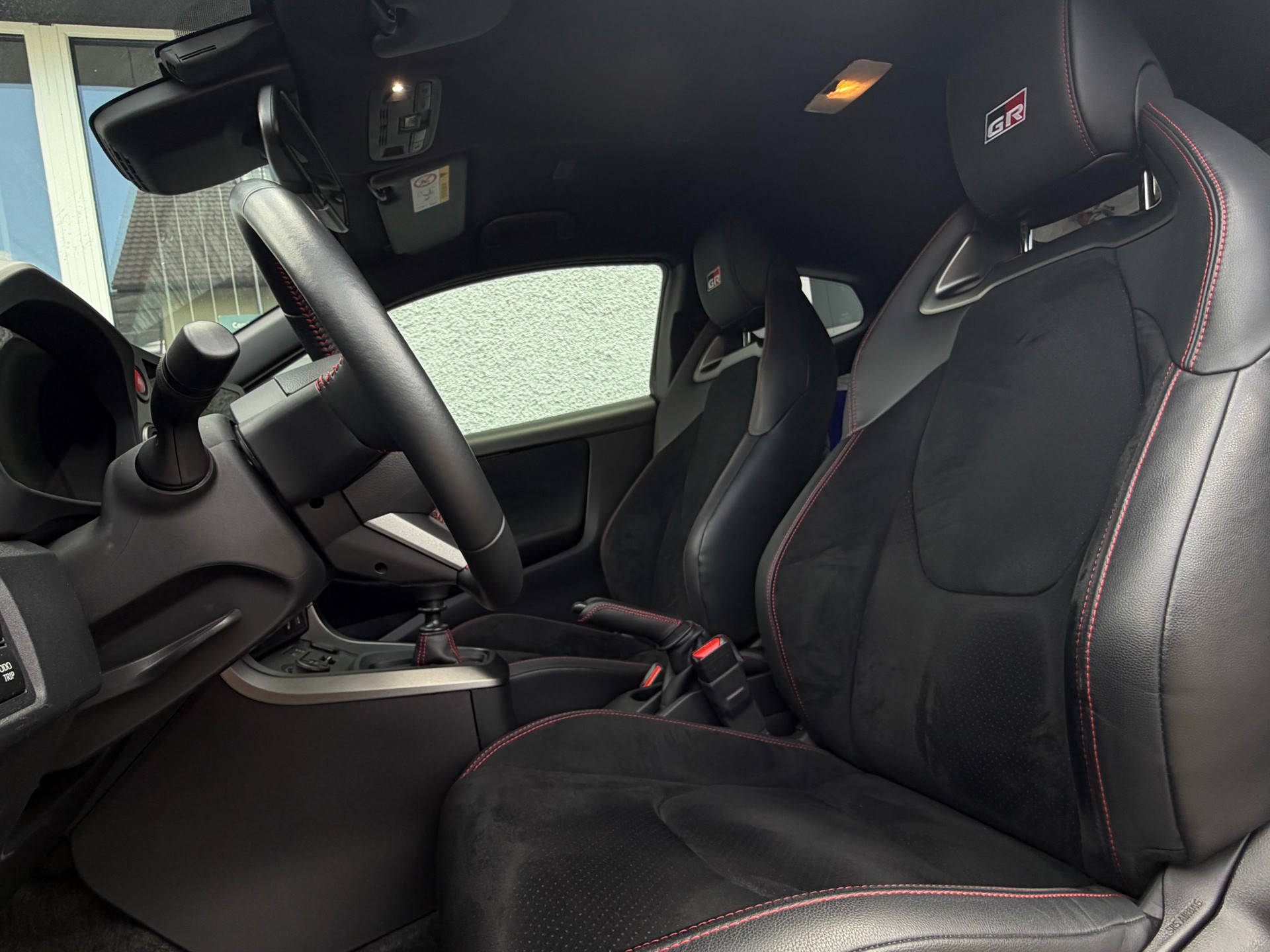 TOYOTA Yaris 1.6 GR Sport-image-12