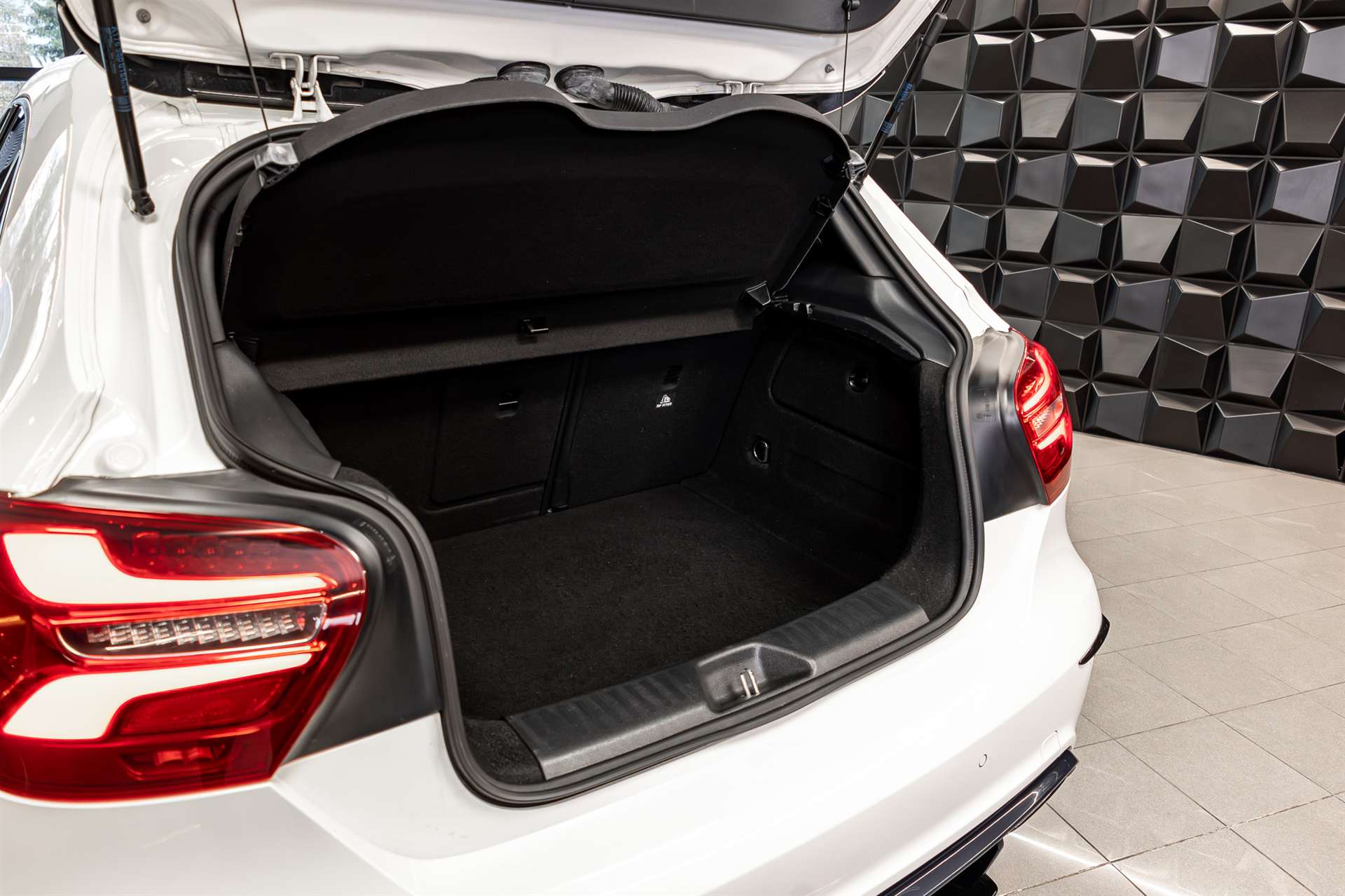MERCEDES-BENZ A 45 AMG 4Matic Speedshift 7G-DCT-image-28