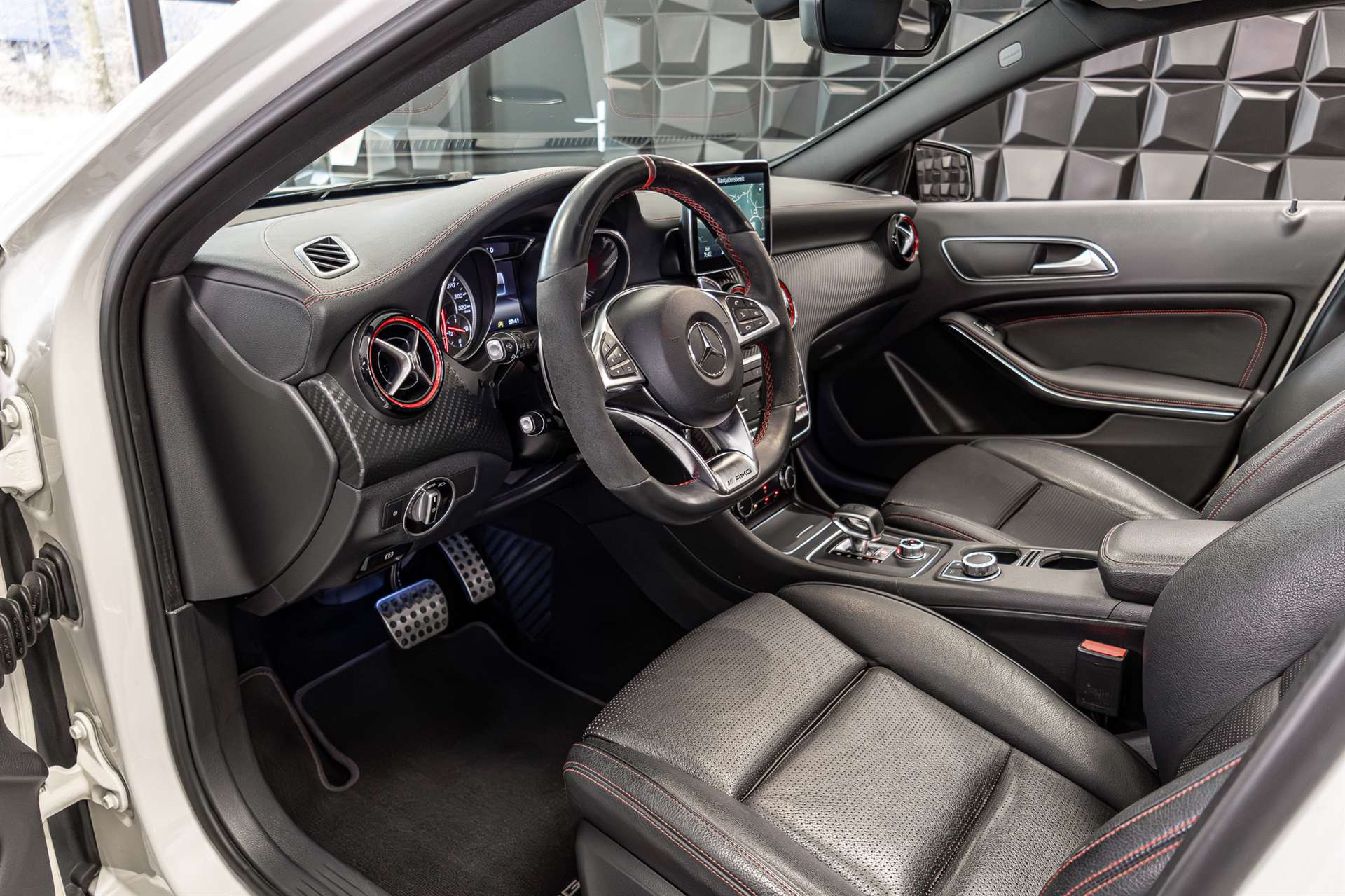 MERCEDES-BENZ A 45 AMG 4Matic Speedshift 7G-DCT-image-13