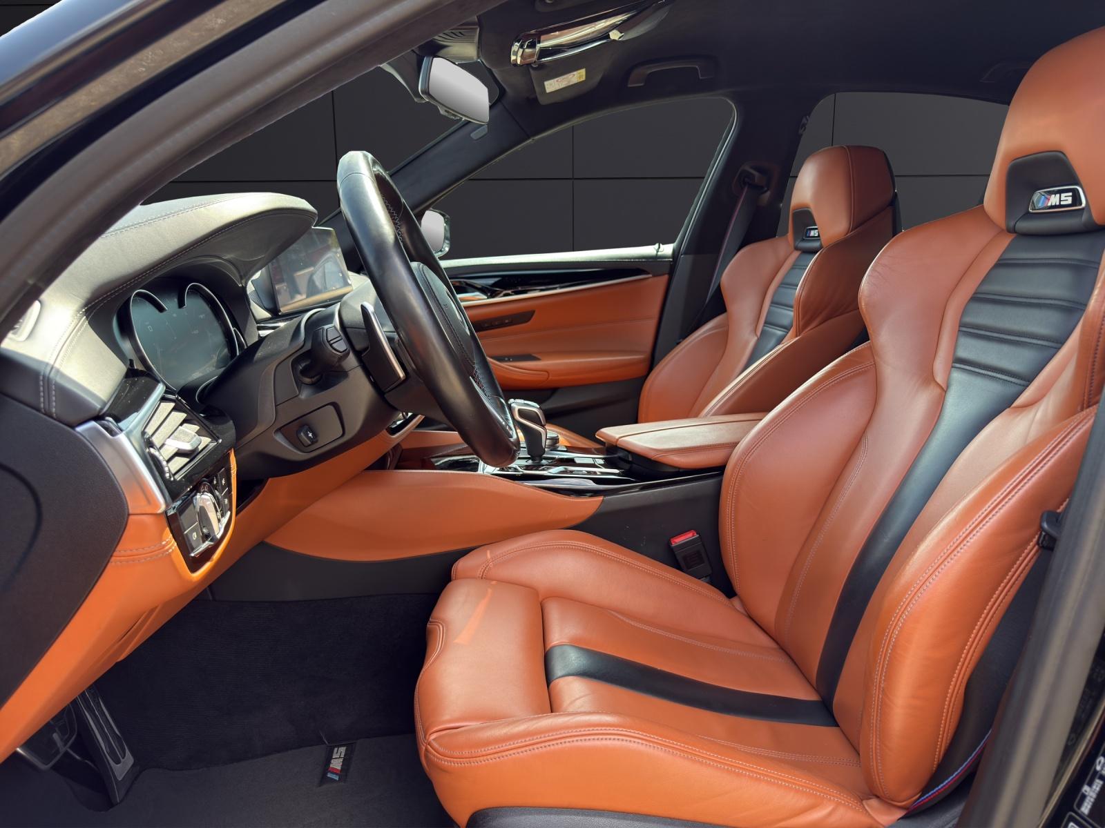 BMW M5 Competition M xDrive-showroom-element-1