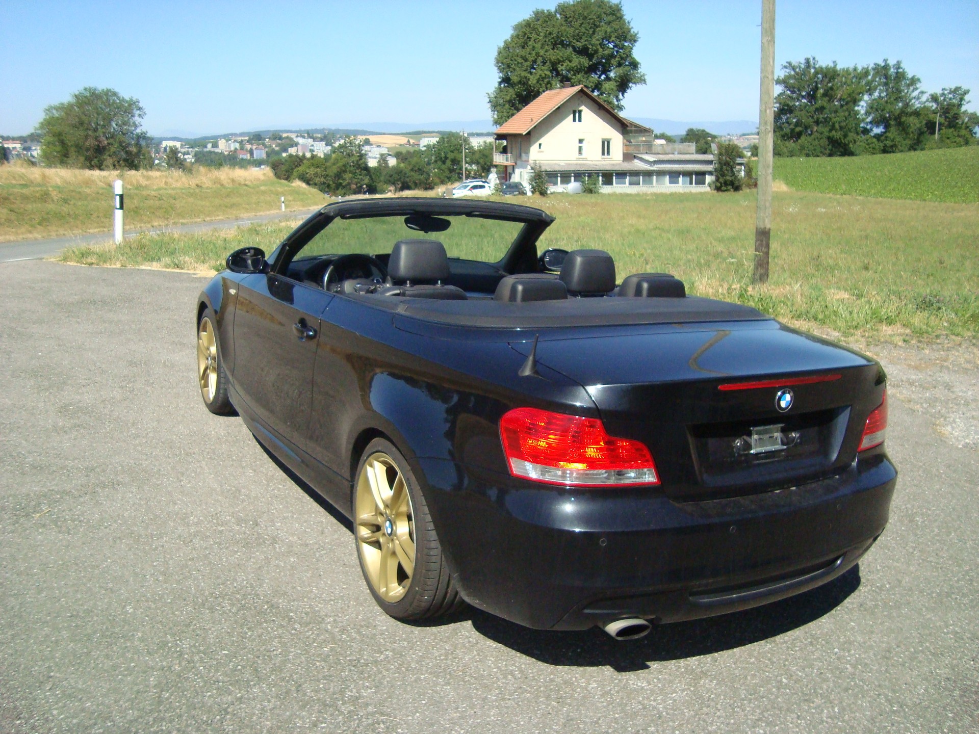 BMW 118i Cabrio-image-3