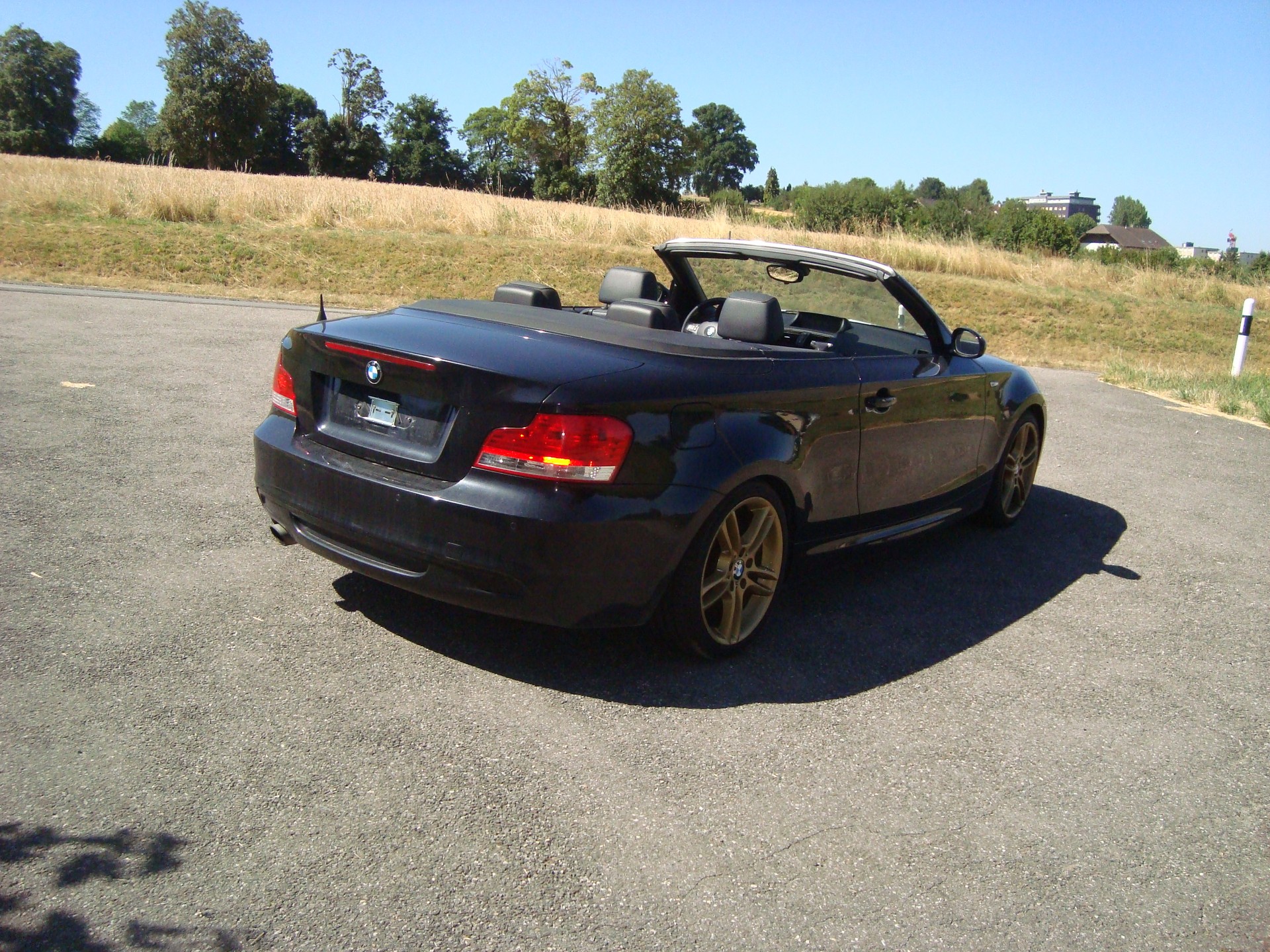 BMW 118i Cabrio-image-2