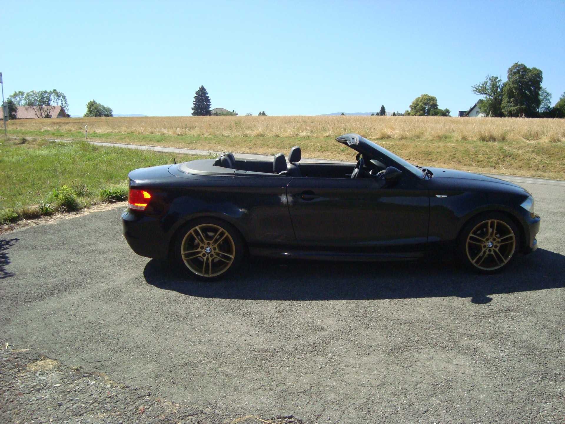 BMW 118i Cabrio-image-5