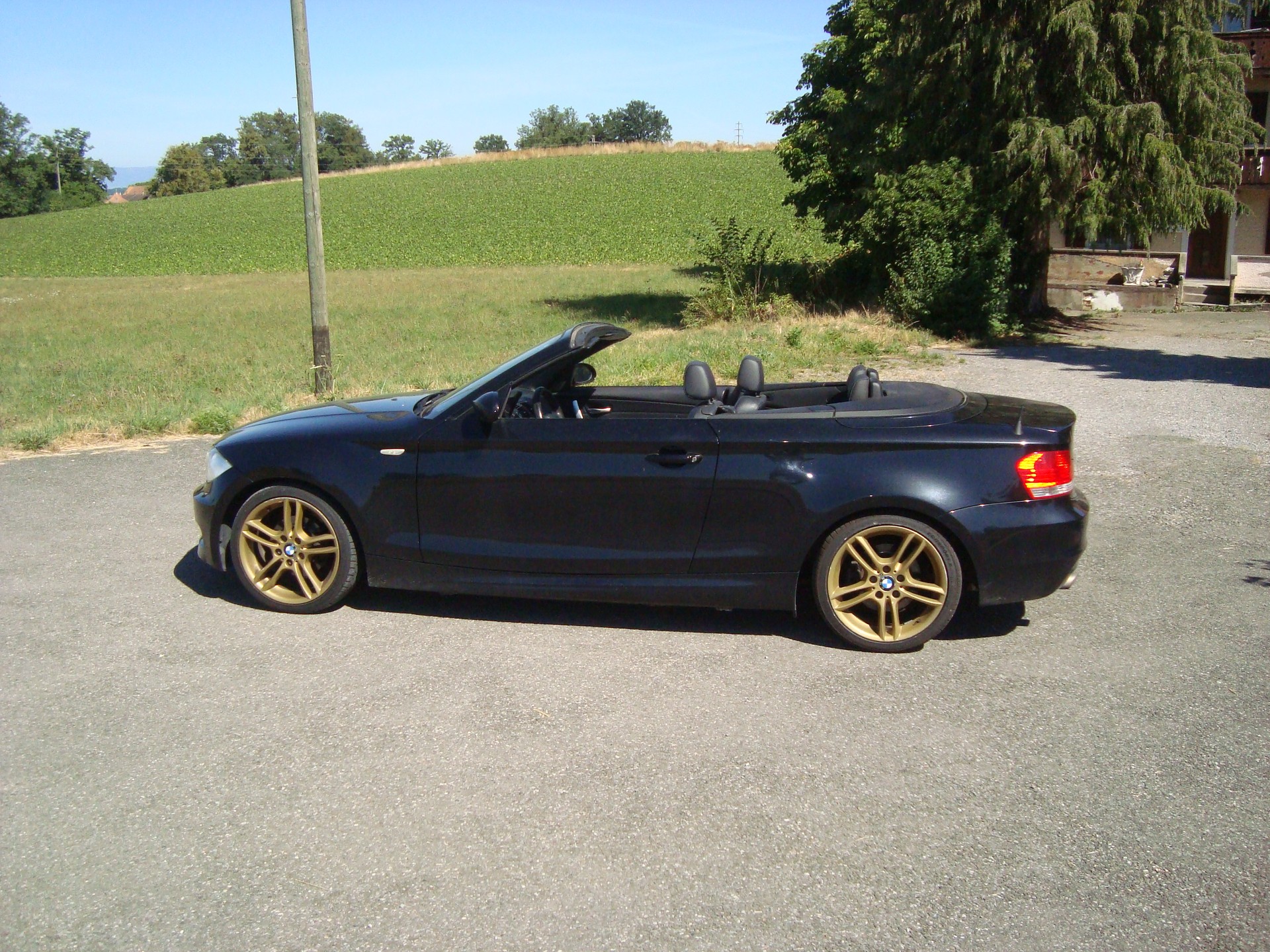 BMW 118i Cabrio-image-4