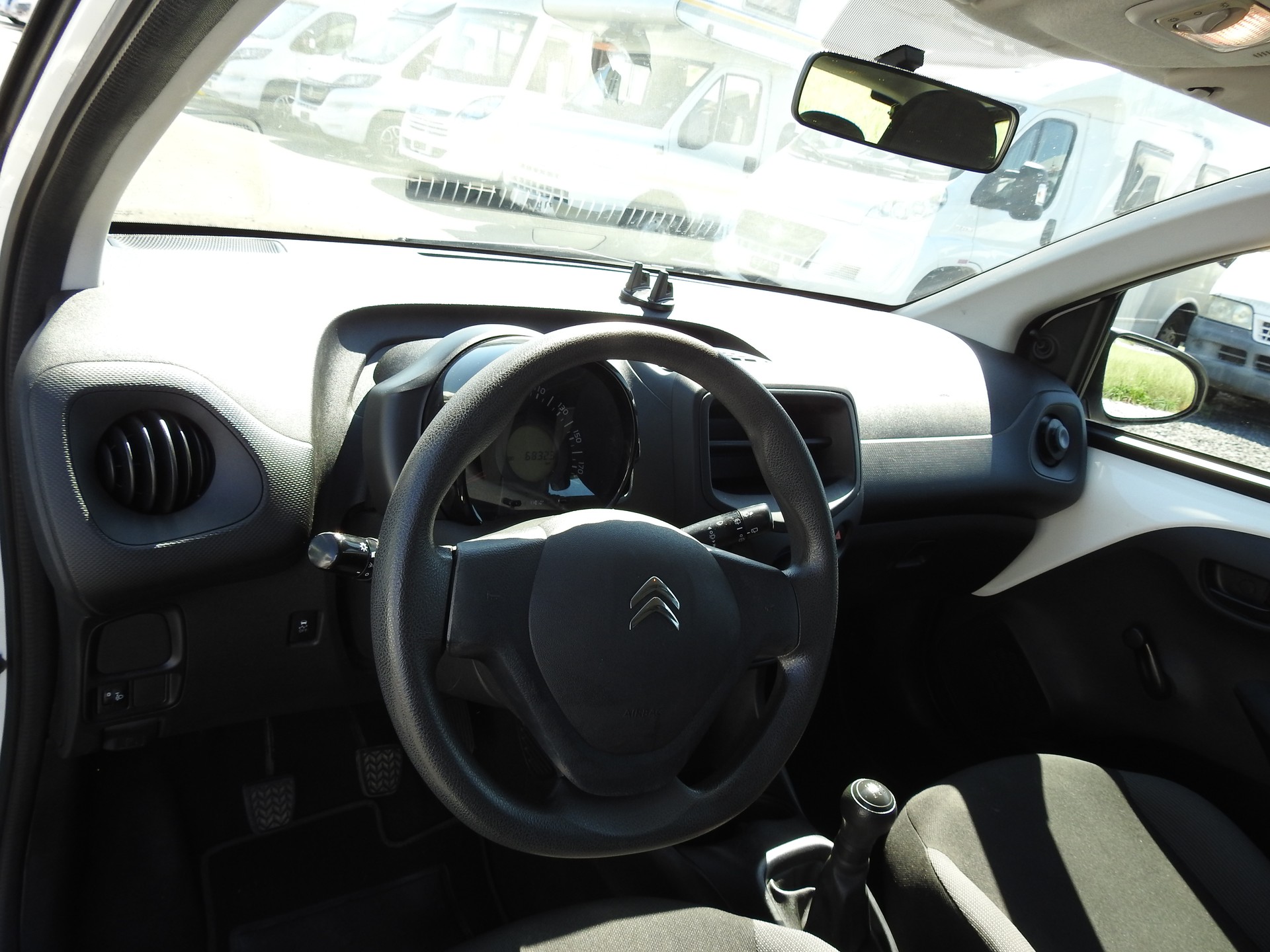 CITROEN C1 1.0 VTi Shine-image-11