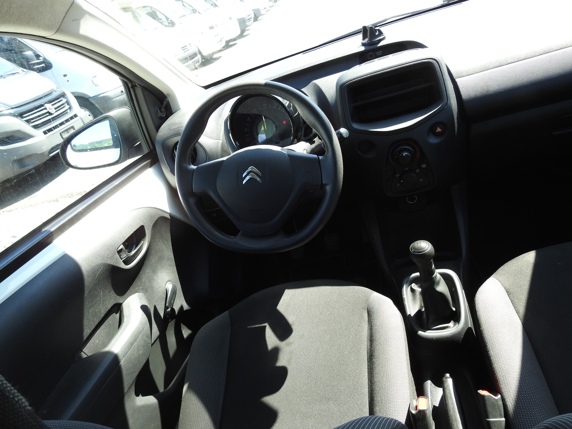 CITROEN C1 1.0 VTi Shine-image-18