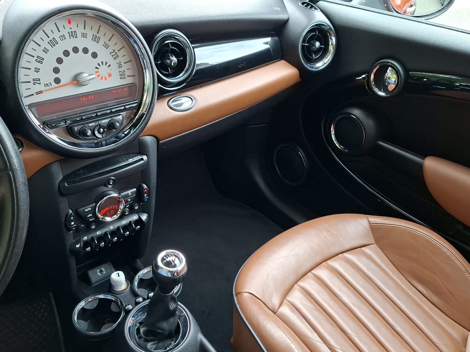 MINI Clubman Cooper-image-13