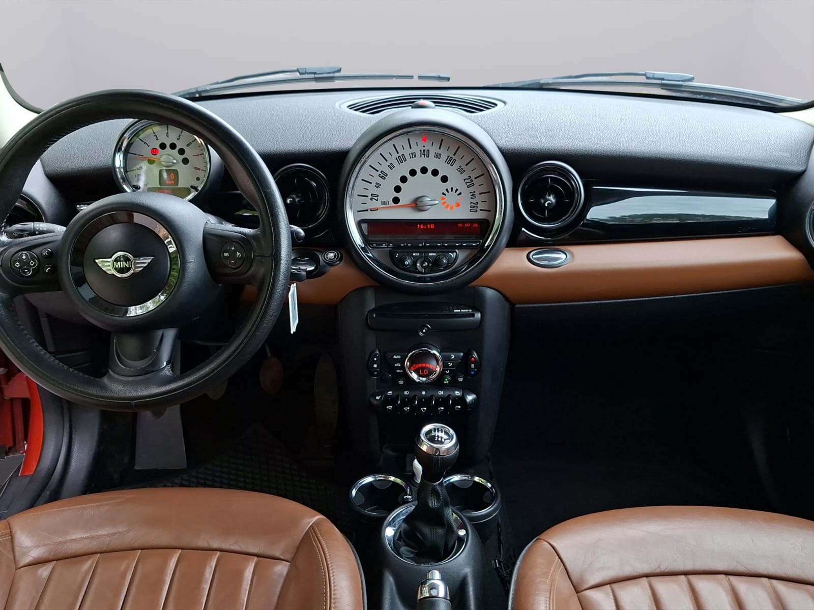 MINI Clubman Cooper-image-11