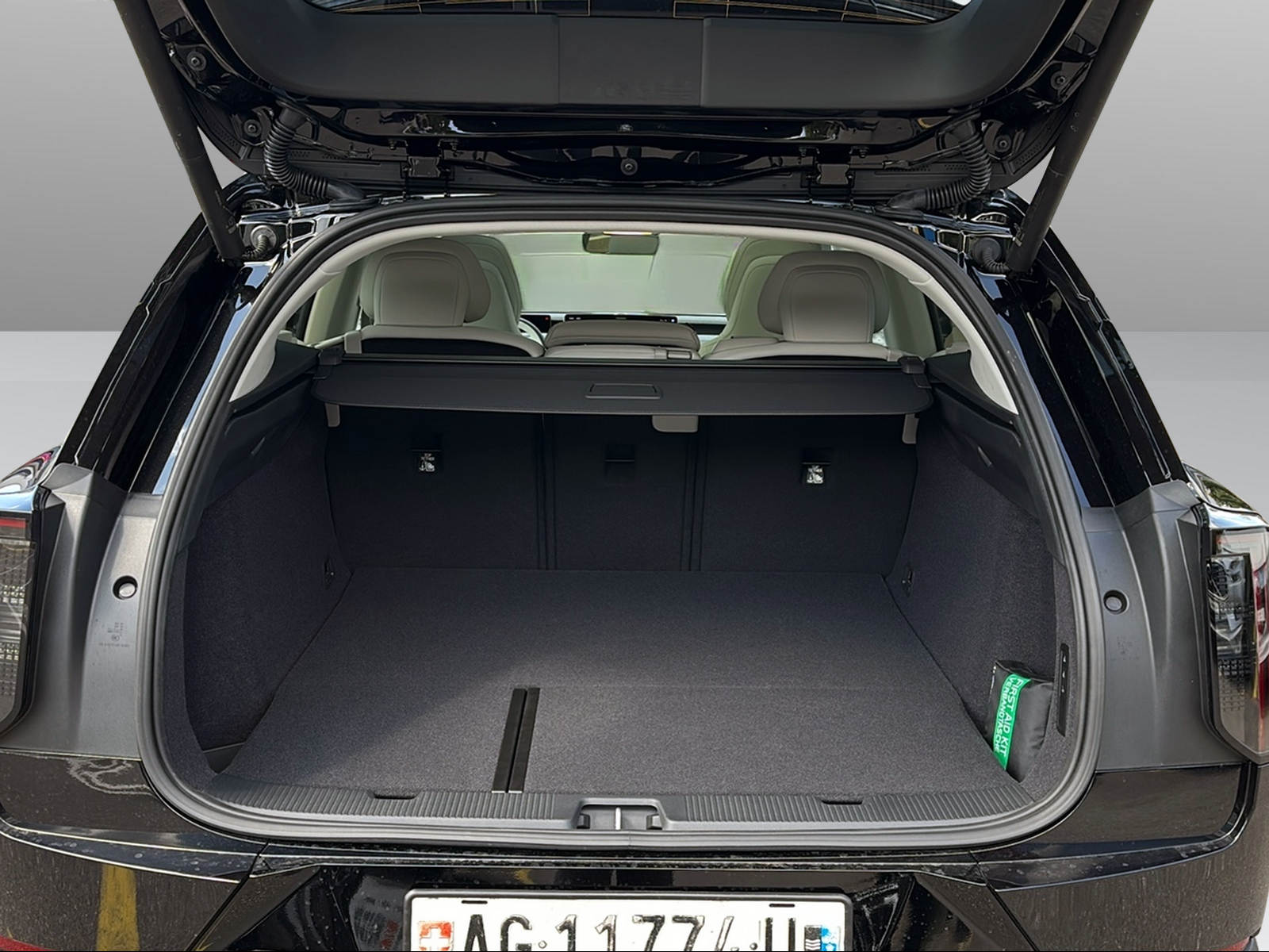 VOLVO EX60 P10 AWD Ultra-image-13