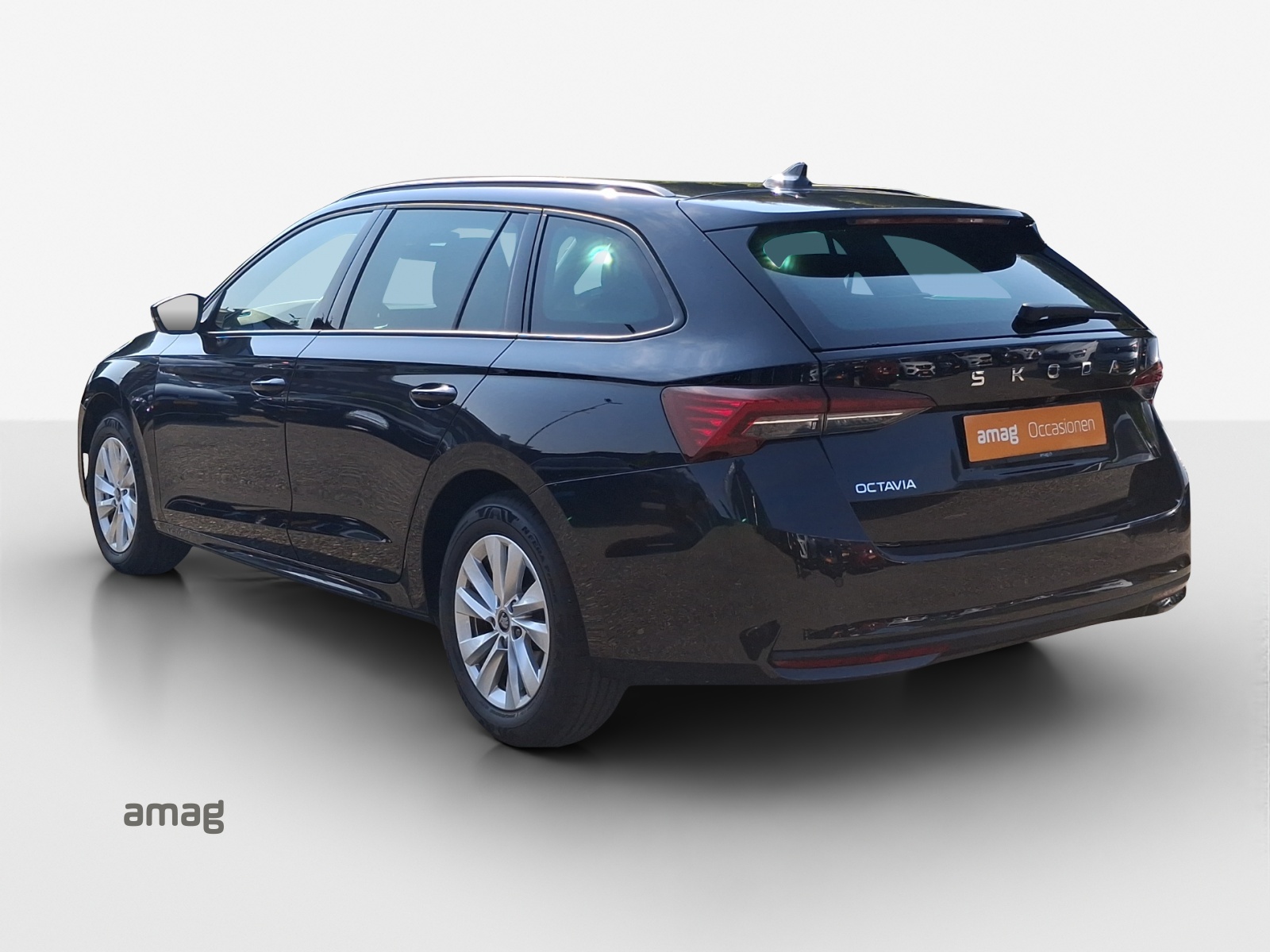 SKODA Octavia Combi 2.0 TDI DSG Selection-image-2